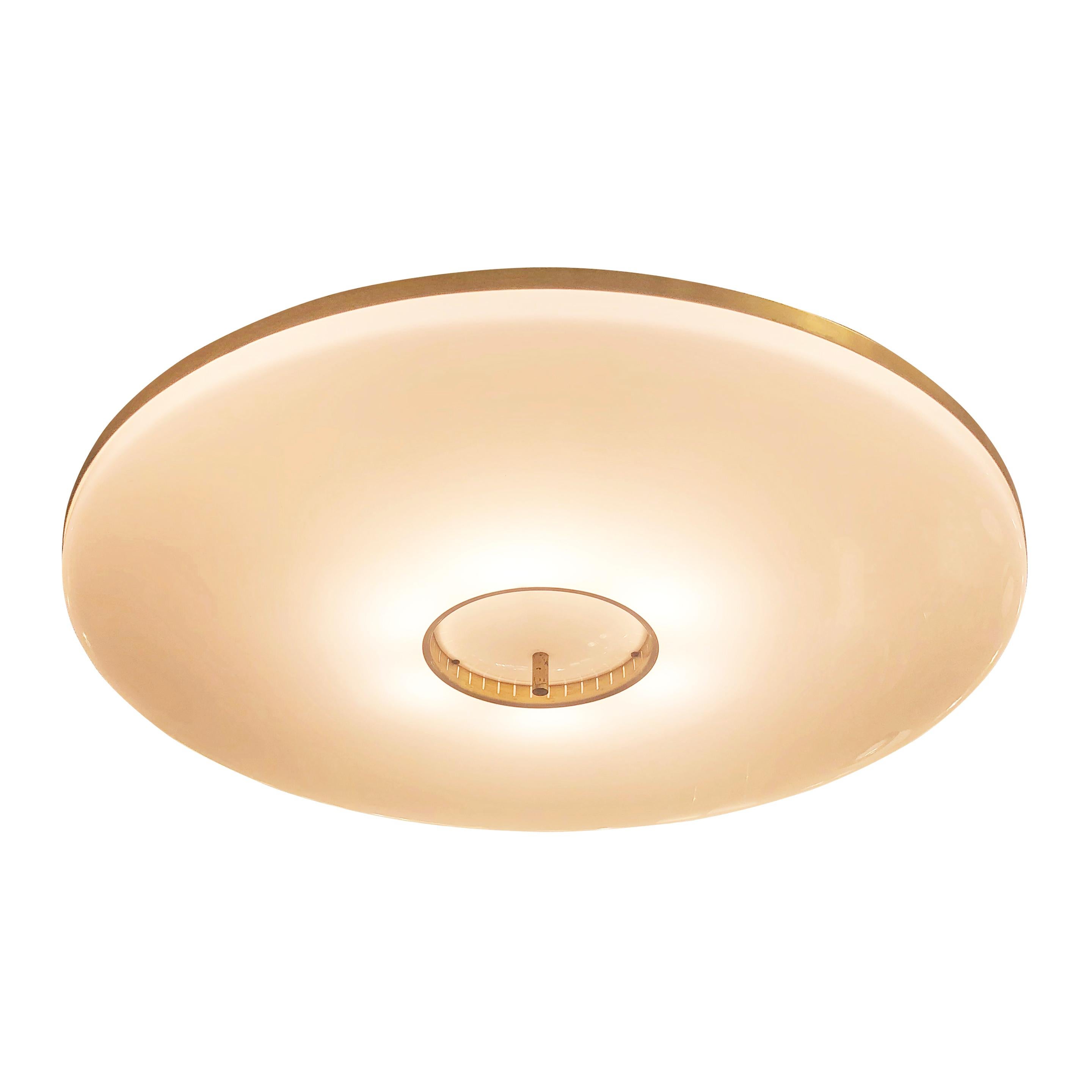 Large Italian semi-flush mount fixture from the the 1960s with a Plexiglas diffuser and a satin brass finish. 

Meaures: Diameter 26”

Height 12” (can be adjusted upon request).

  