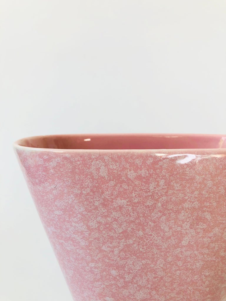 Large Midcentury Shawnee Kenwood Pink Vase For Sale at 1stDibs