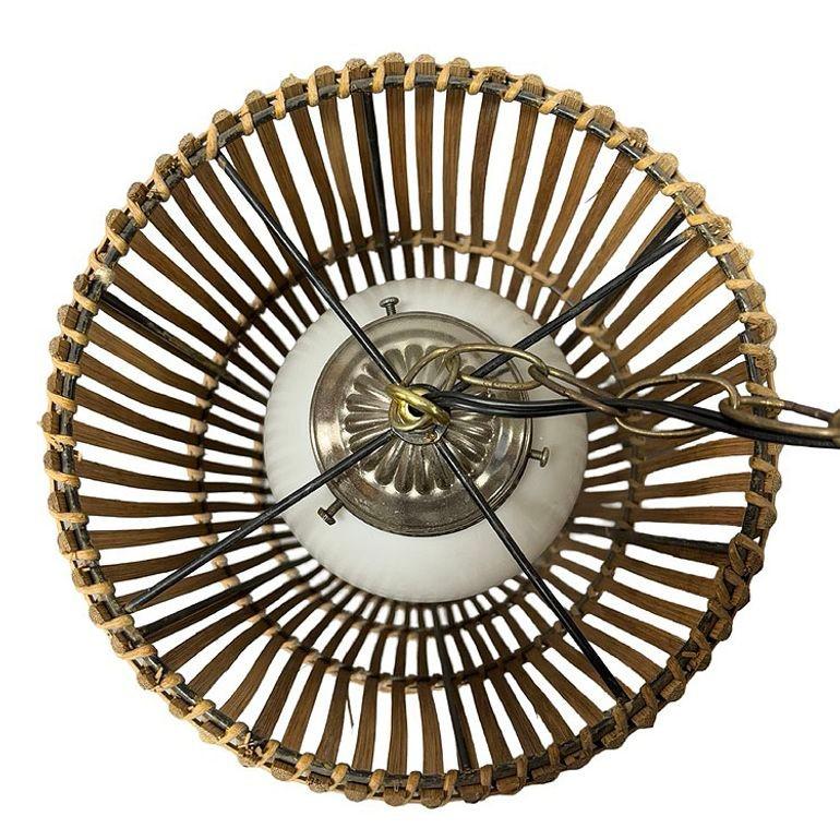 Grand lustre cylindre suspendu en rotin à bâtons fendus du milieu du siècle dernier Excellent état - En vente à Van Nuys, CA