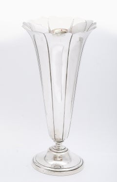 Große Blumenvase aus Sterlingsilber von Tuttle aus der Mitte des Jahrhunderts