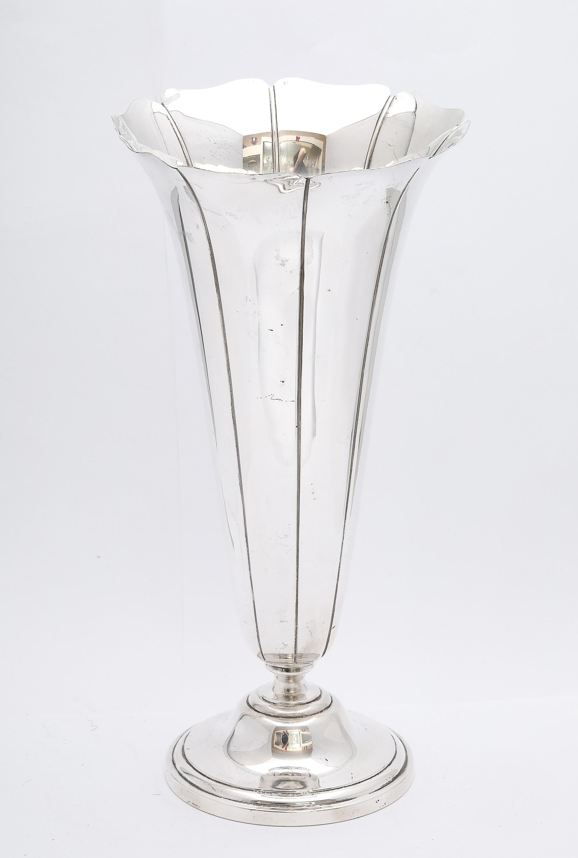 Americano Grande vaso da fiori in argento Sterling di Tuttle del metà del secolo scorso in vendita
