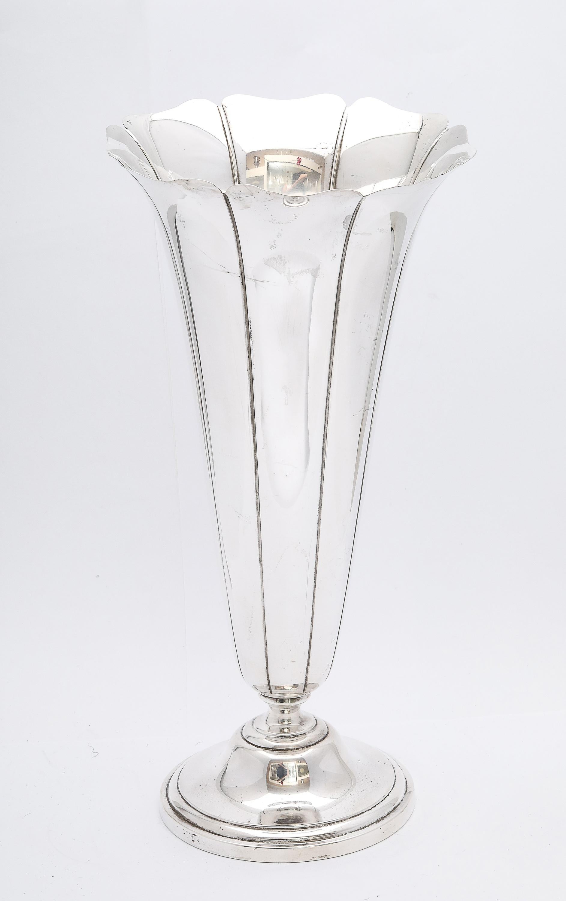Argento 925 Grande vaso da fiori in argento Sterling di Tuttle del metà del secolo scorso in vendita