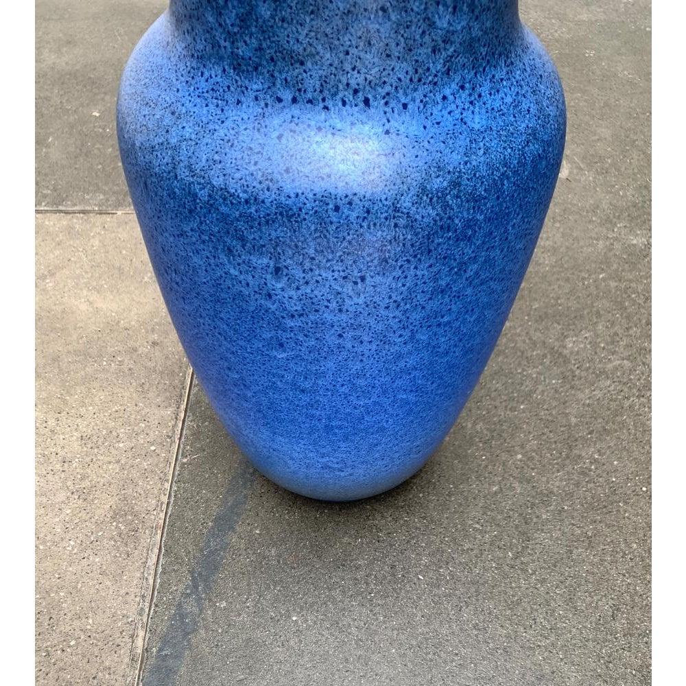 Mid-Century moderno Grande vaso da terra di metà secolo in Studio Pottery blu di Bückeburg Keramik, anni '60 in vendita