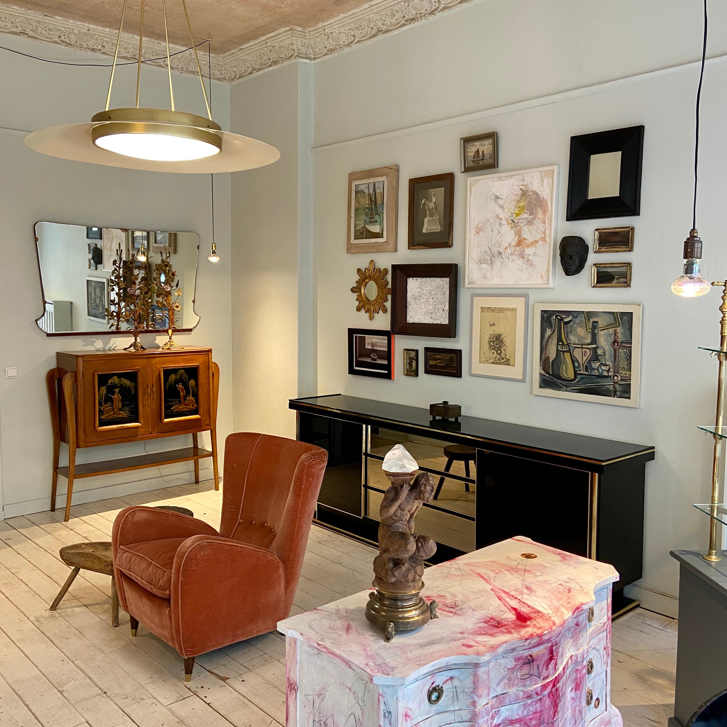 Grande lampadario in stile Midcentury in ottone e metallo laccato nero in vendita 7