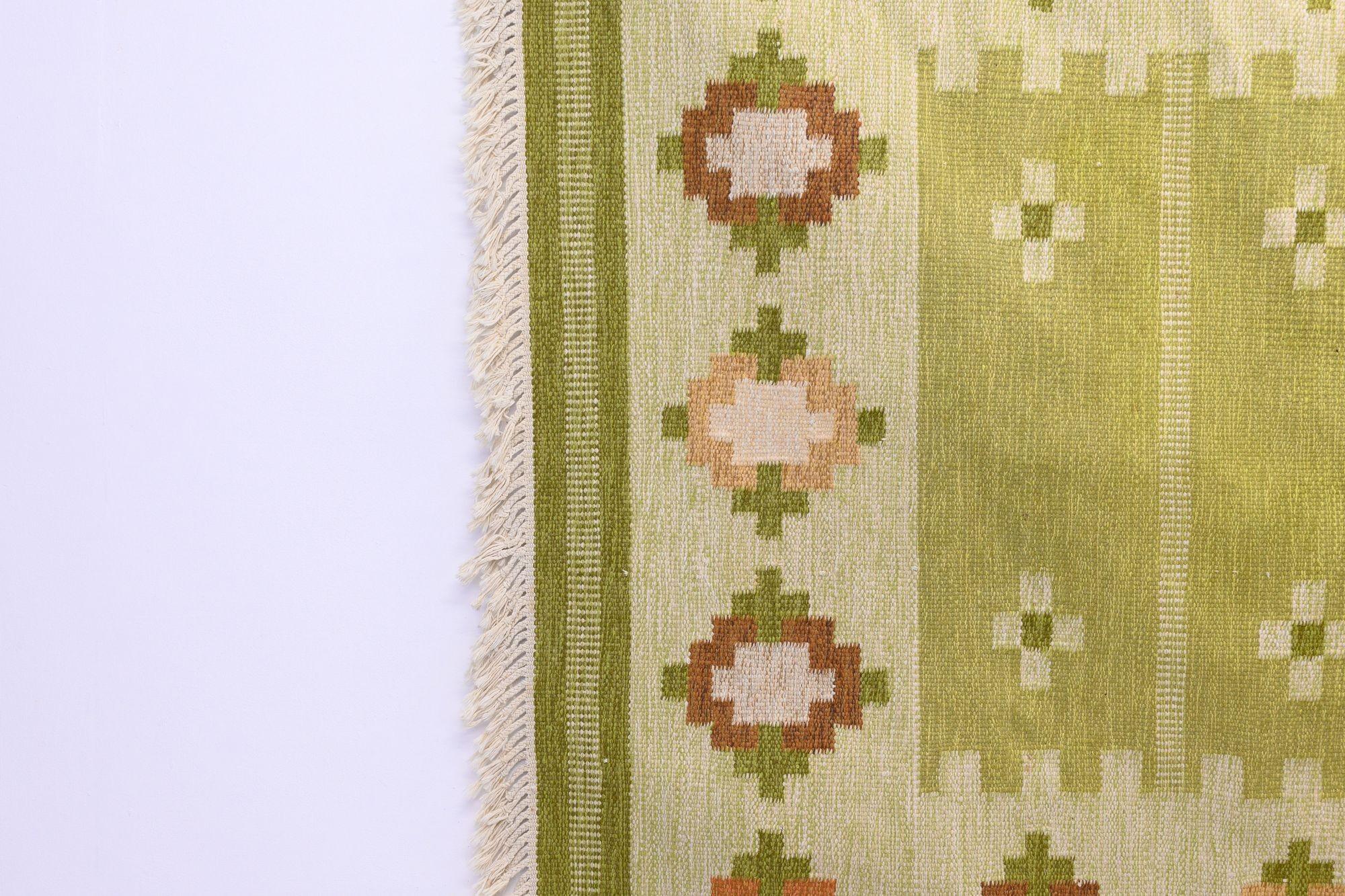 Large Mid-Century Swedish Kilim In Good Condition For Sale In London, England