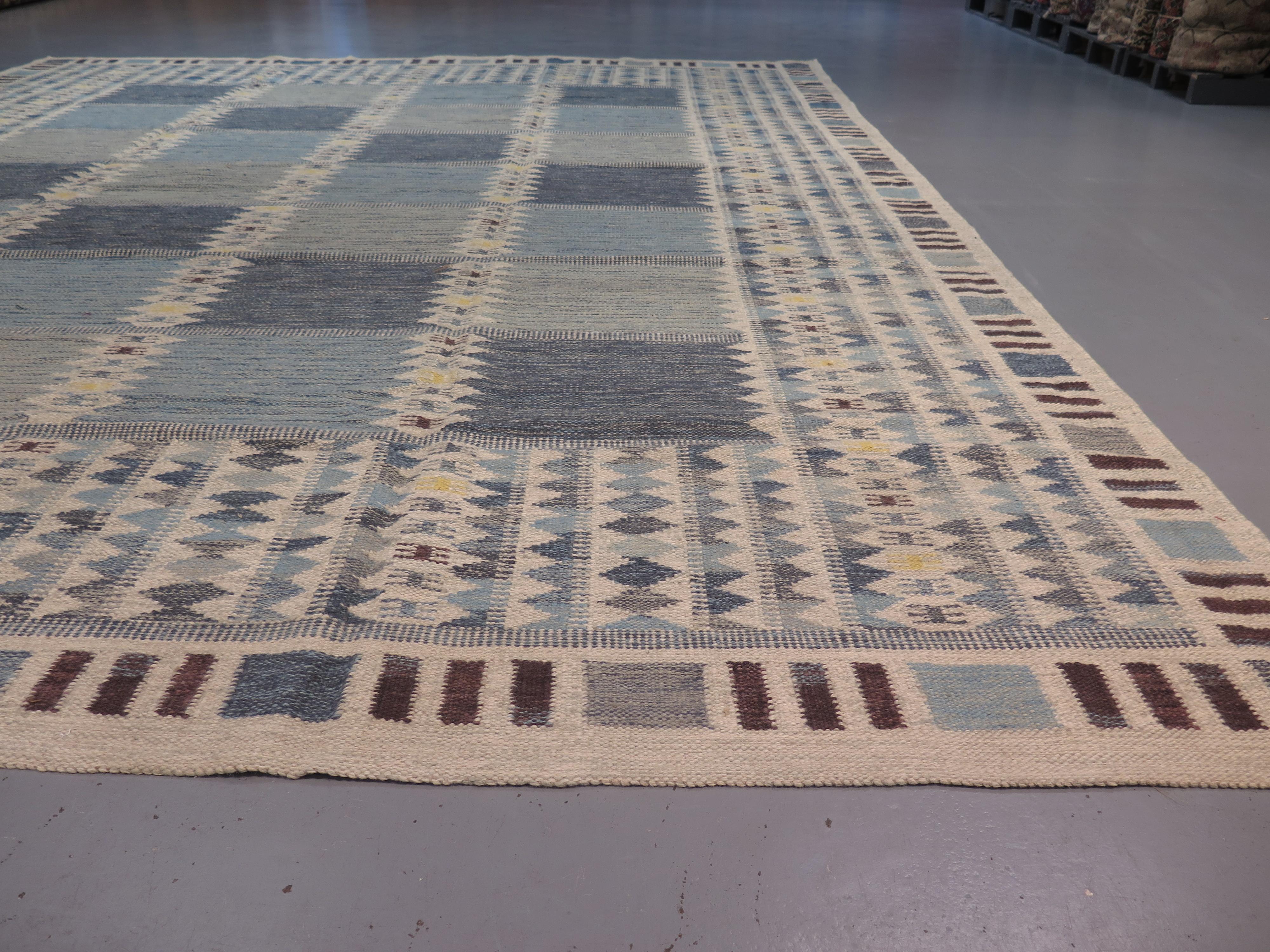 Flatweave carpets – known as röllakan – have been woven in Sweden since the 17th Century or earlier, but experienced a particular revival in the mid-20th Century, incorporating elements of both mid-century modern and folk design. These pieces are