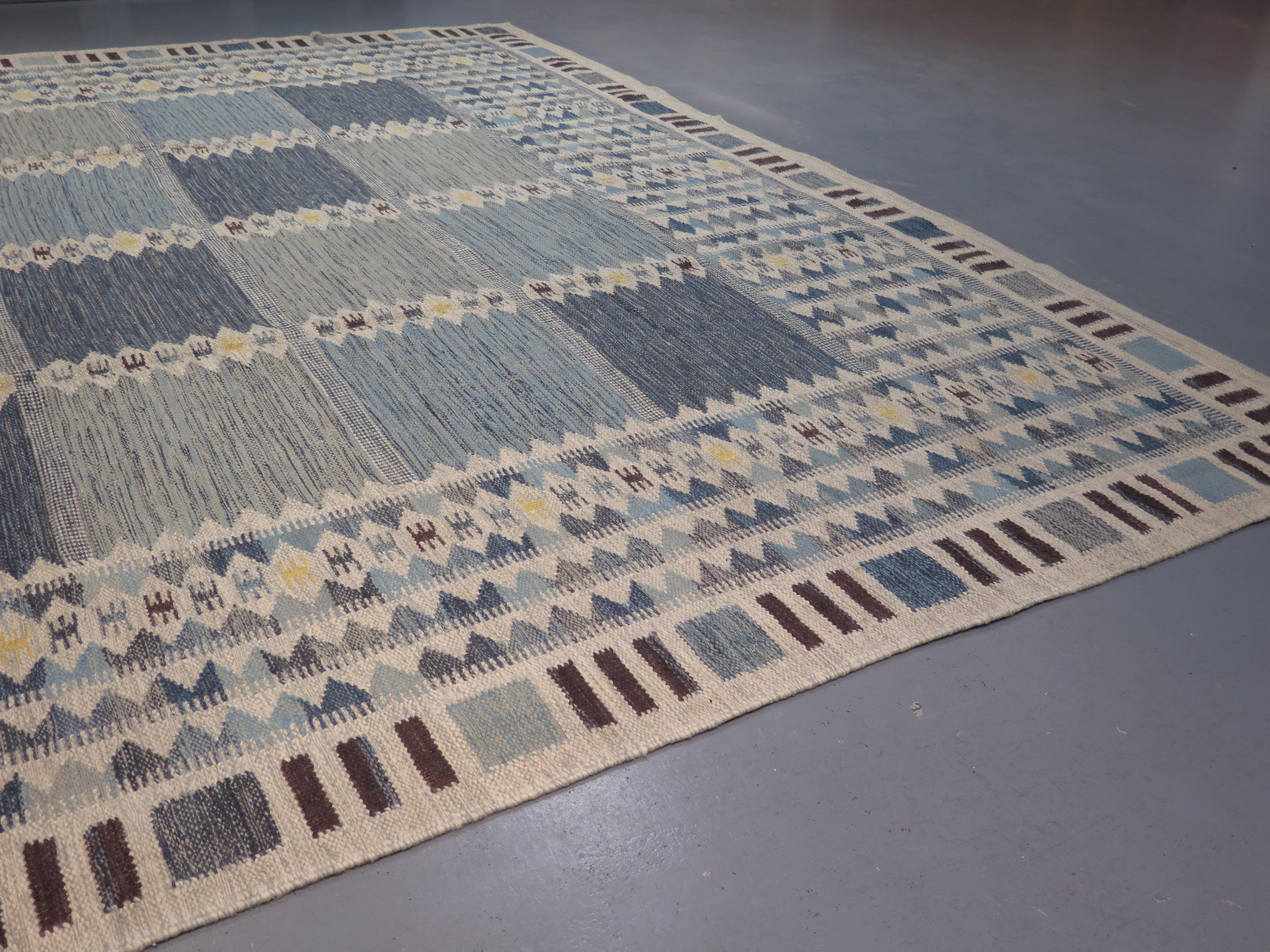 Großer handgewebter Flachgewebe-Teppich im schwedischen Stil der Jahrhundertmitte (Handgeknüpft) im Angebot