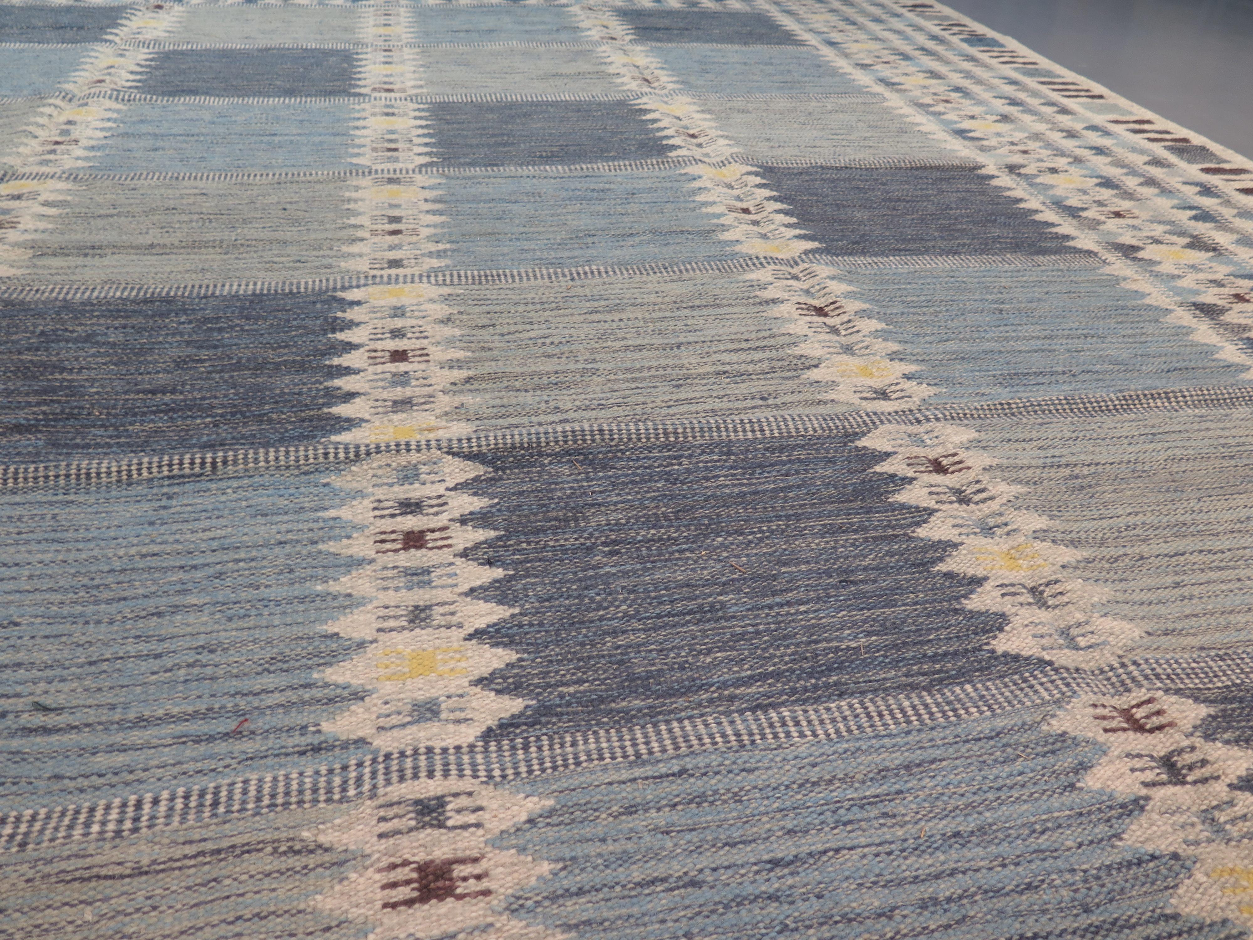 Großer handgewebter Flachgewebe-Teppich im schwedischen Stil der Jahrhundertmitte (21. Jahrhundert und zeitgenössisch) im Angebot