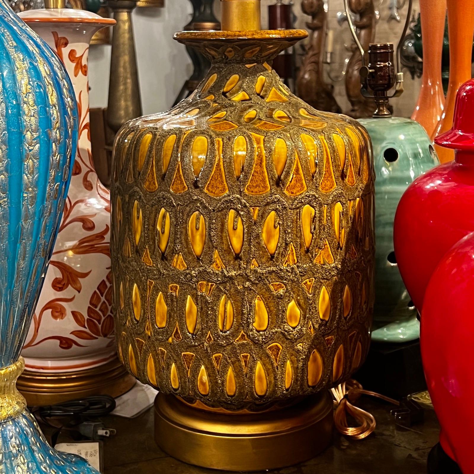 Große Mid Century Tischlampe (Keramik) im Angebot