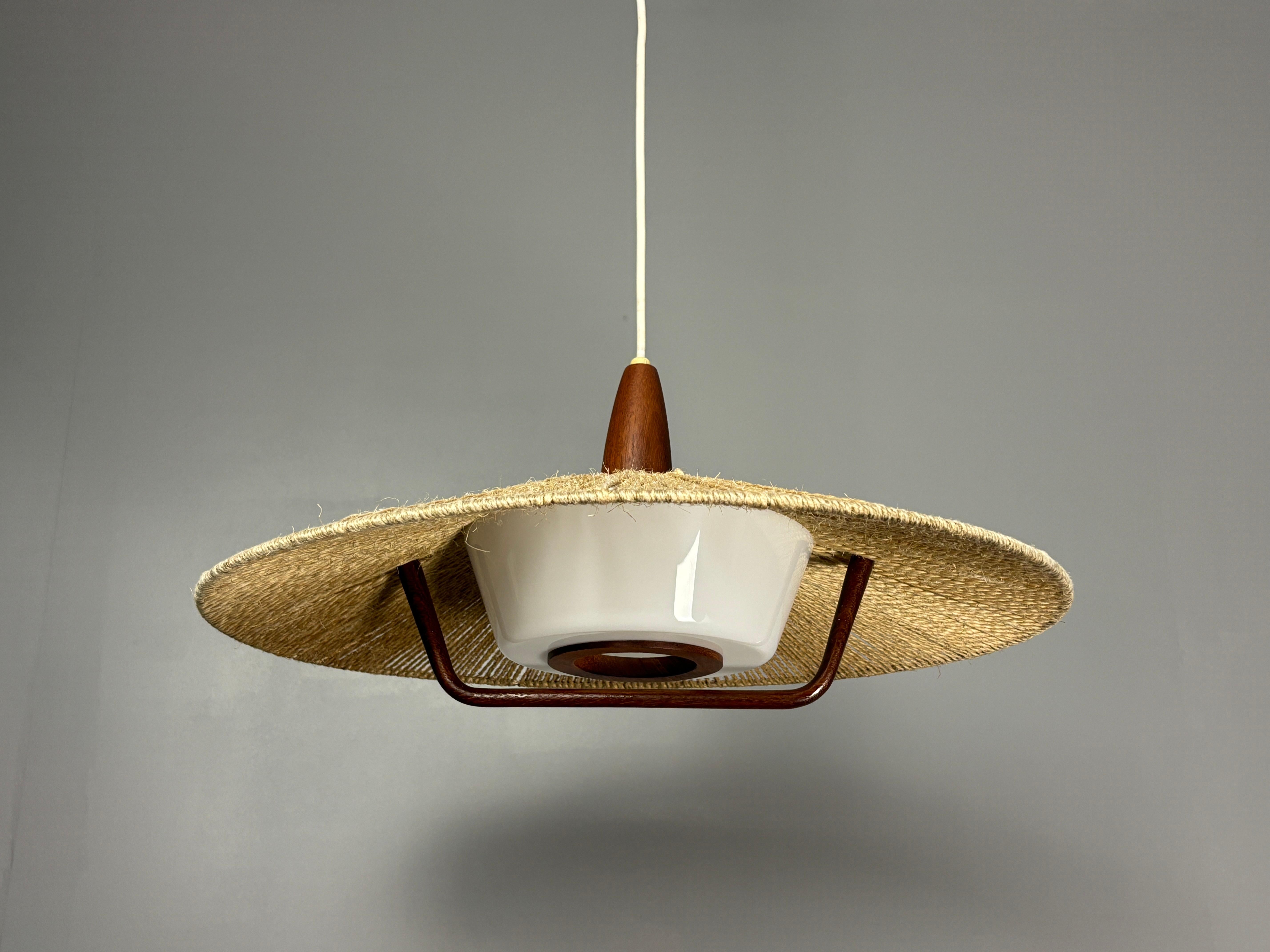 Grande lampe suspendue en teck et corde de sisal du milieu du siècle dernier, années 1960 en vente 3
