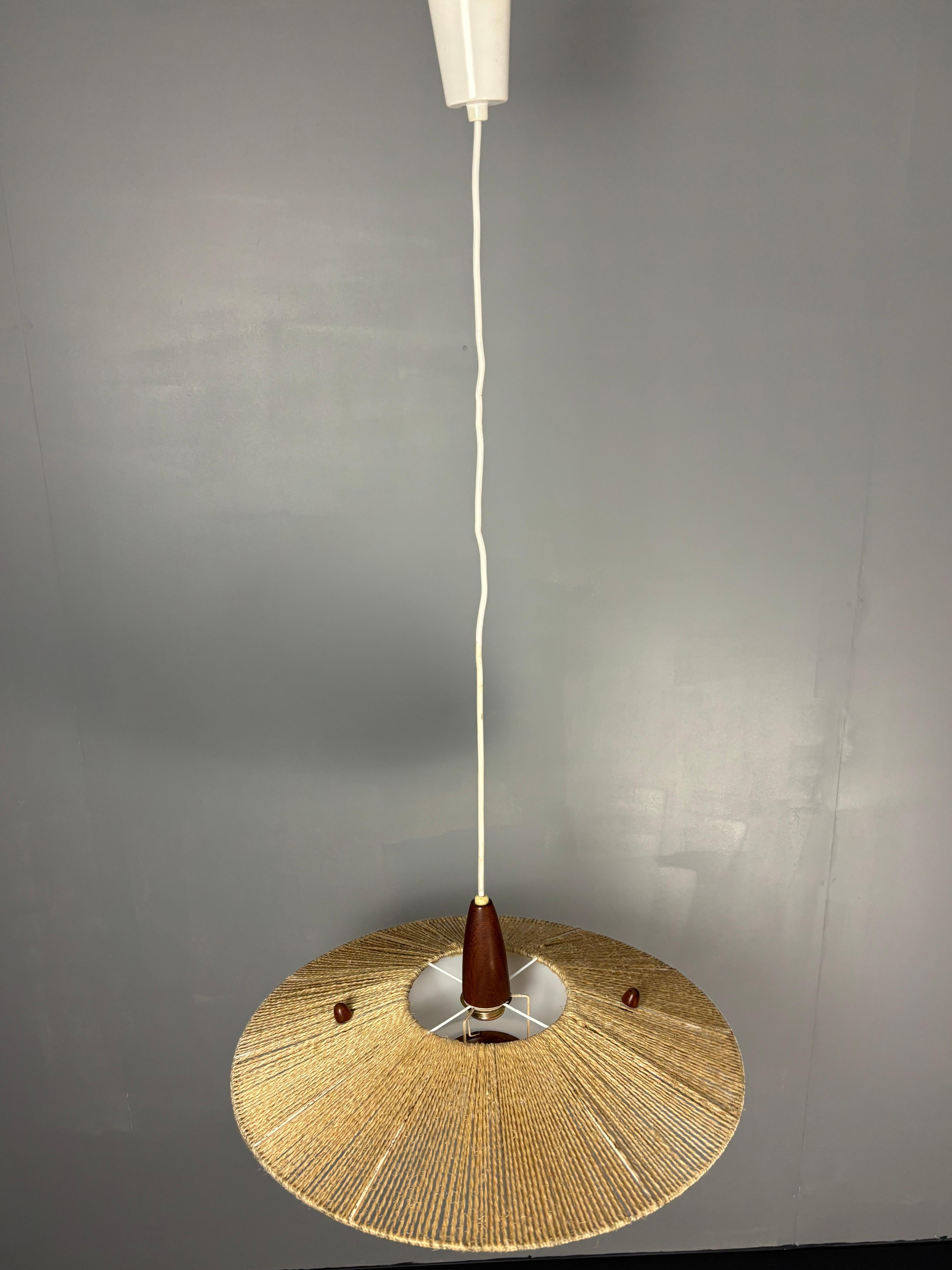 Grande lampe suspendue en teck et corde de sisal du milieu du siècle dernier, années 1960 en vente 7