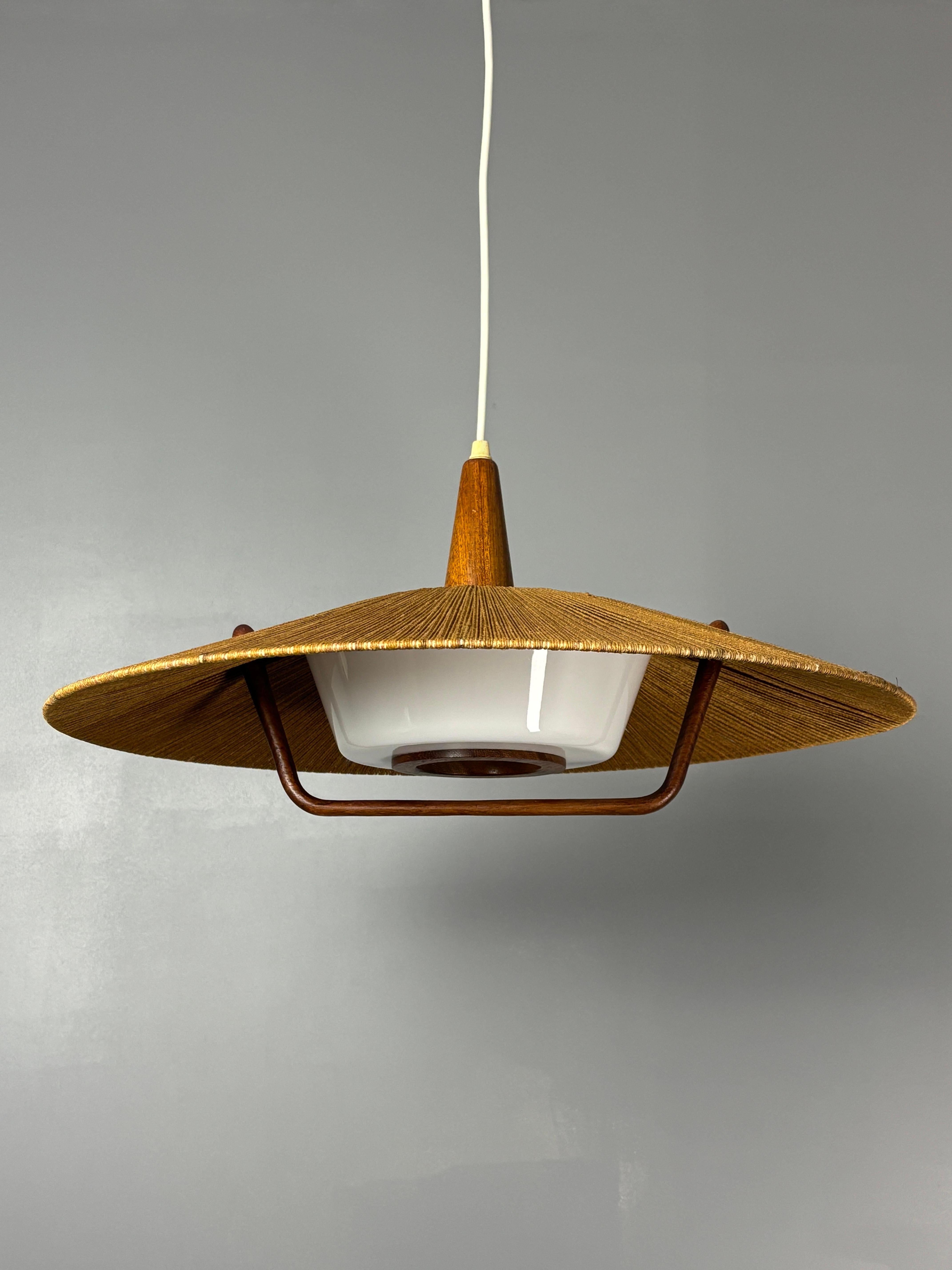 Large Mid-Century Teak and Sisal Cord Hanging Pendant Lamp, 1960s In Good Condition For Sale In Zaandam, NL