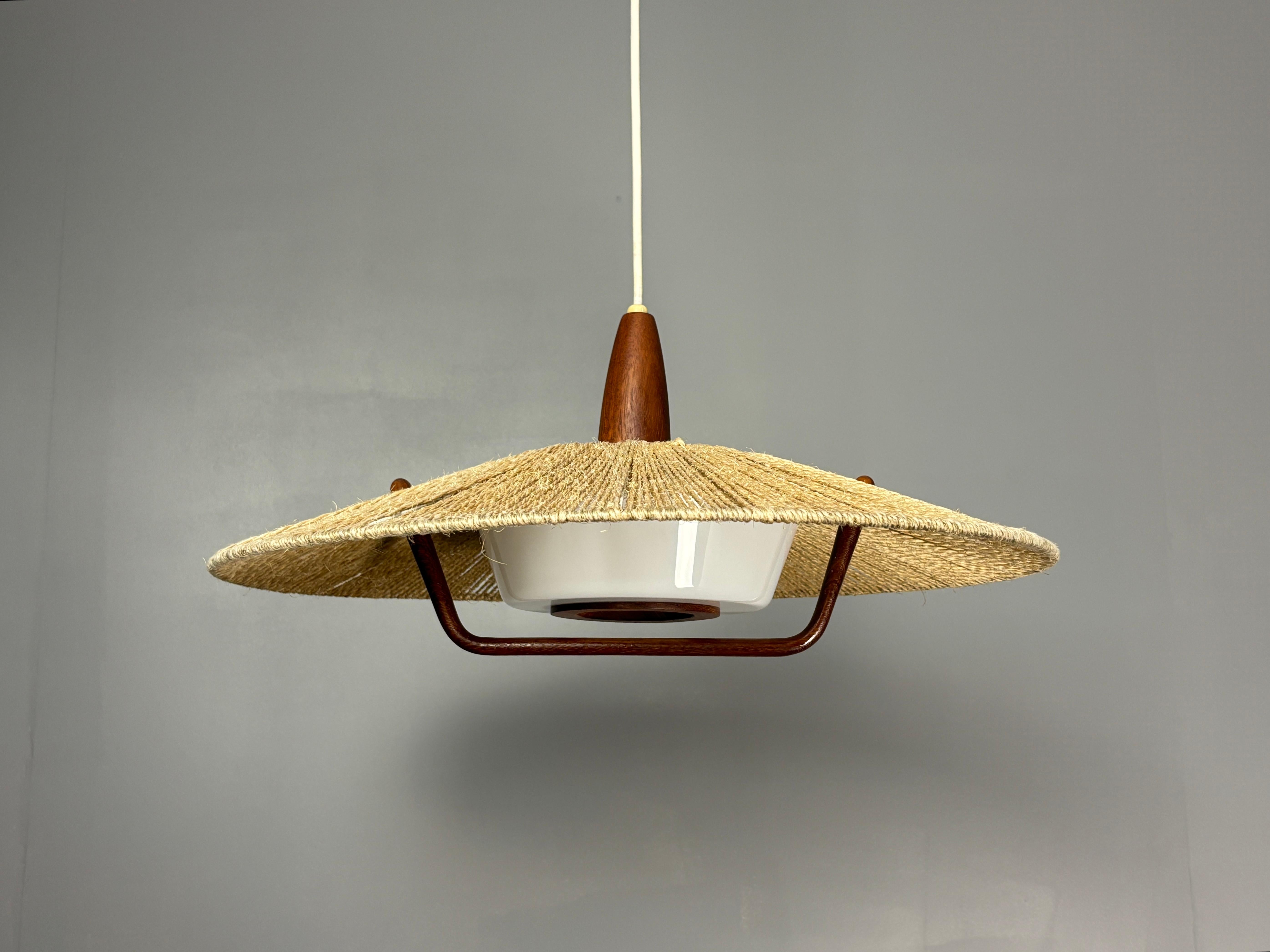 Grande lampe suspendue en teck et corde de sisal du milieu du siècle dernier, années 1960 en vente 2