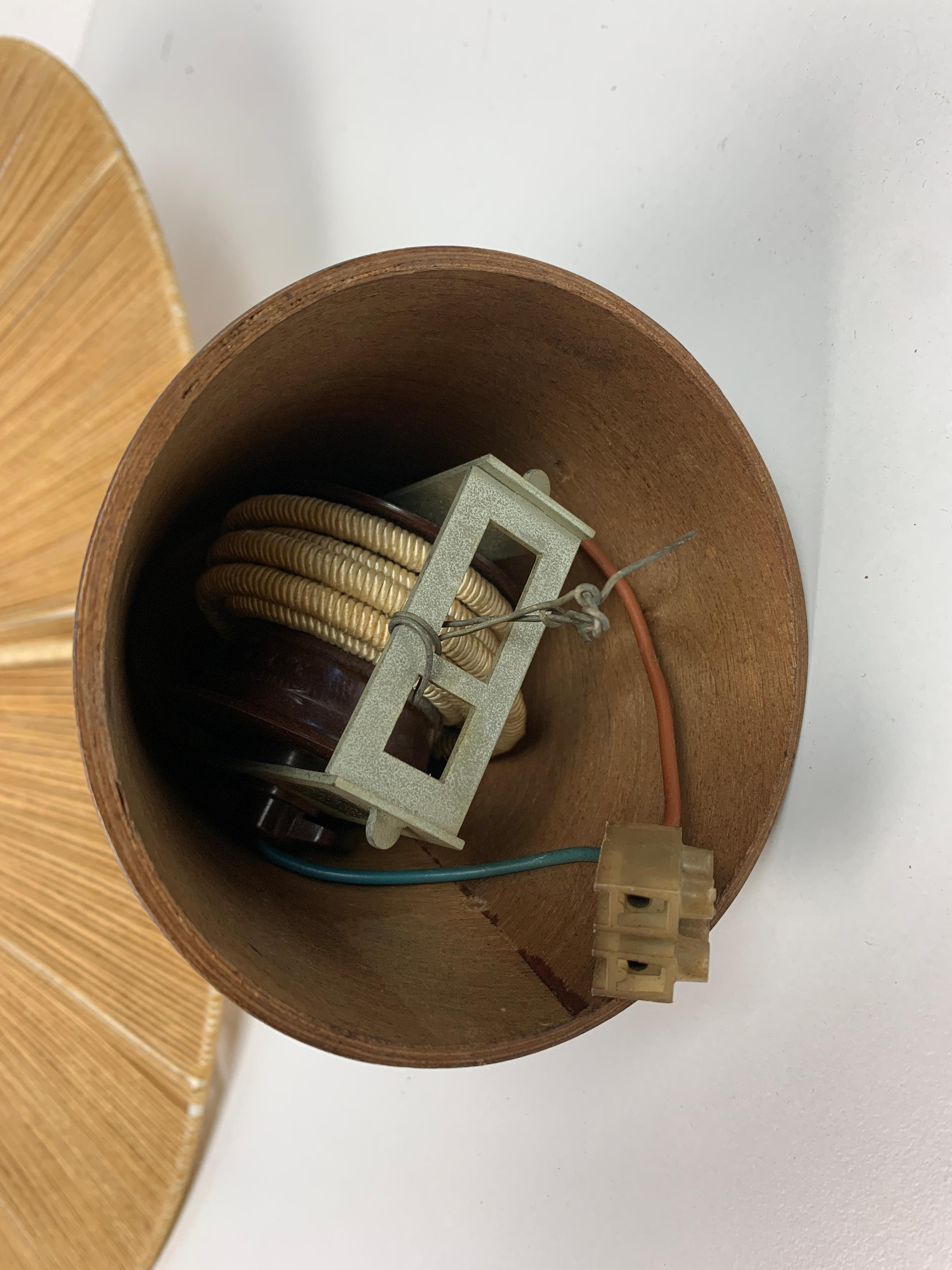 Grande lampada a sospensione di metà secolo in teak e corde di sisal attribuita a Temde L. 9