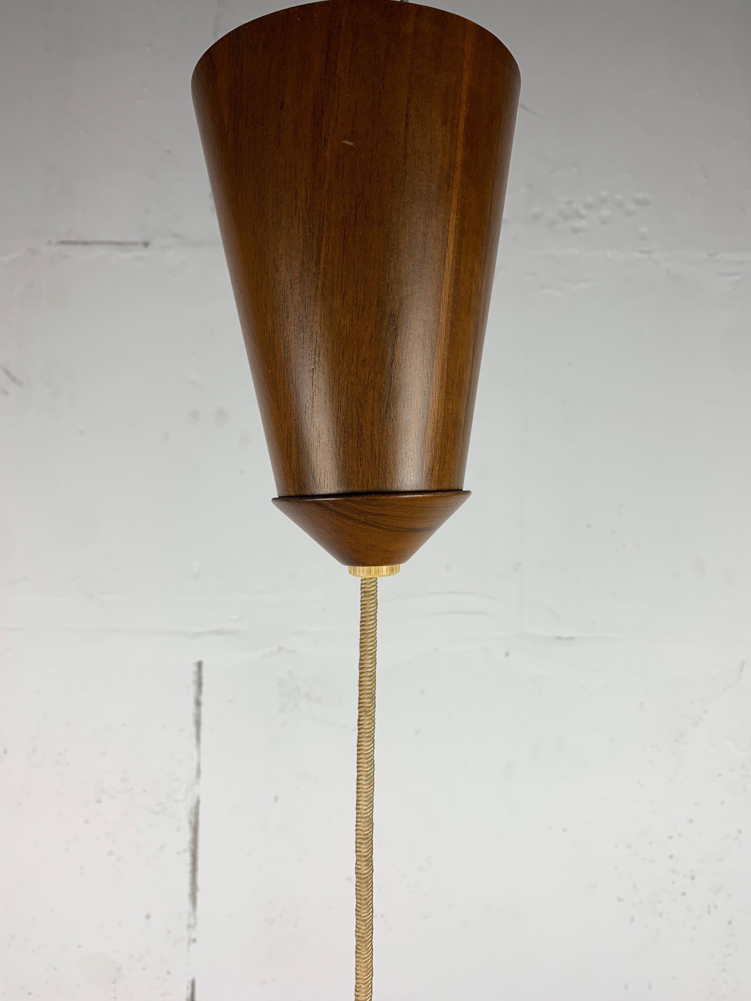 Corda Grande lampada a sospensione di metà secolo in teak e corde di sisal attribuita a Temde L.