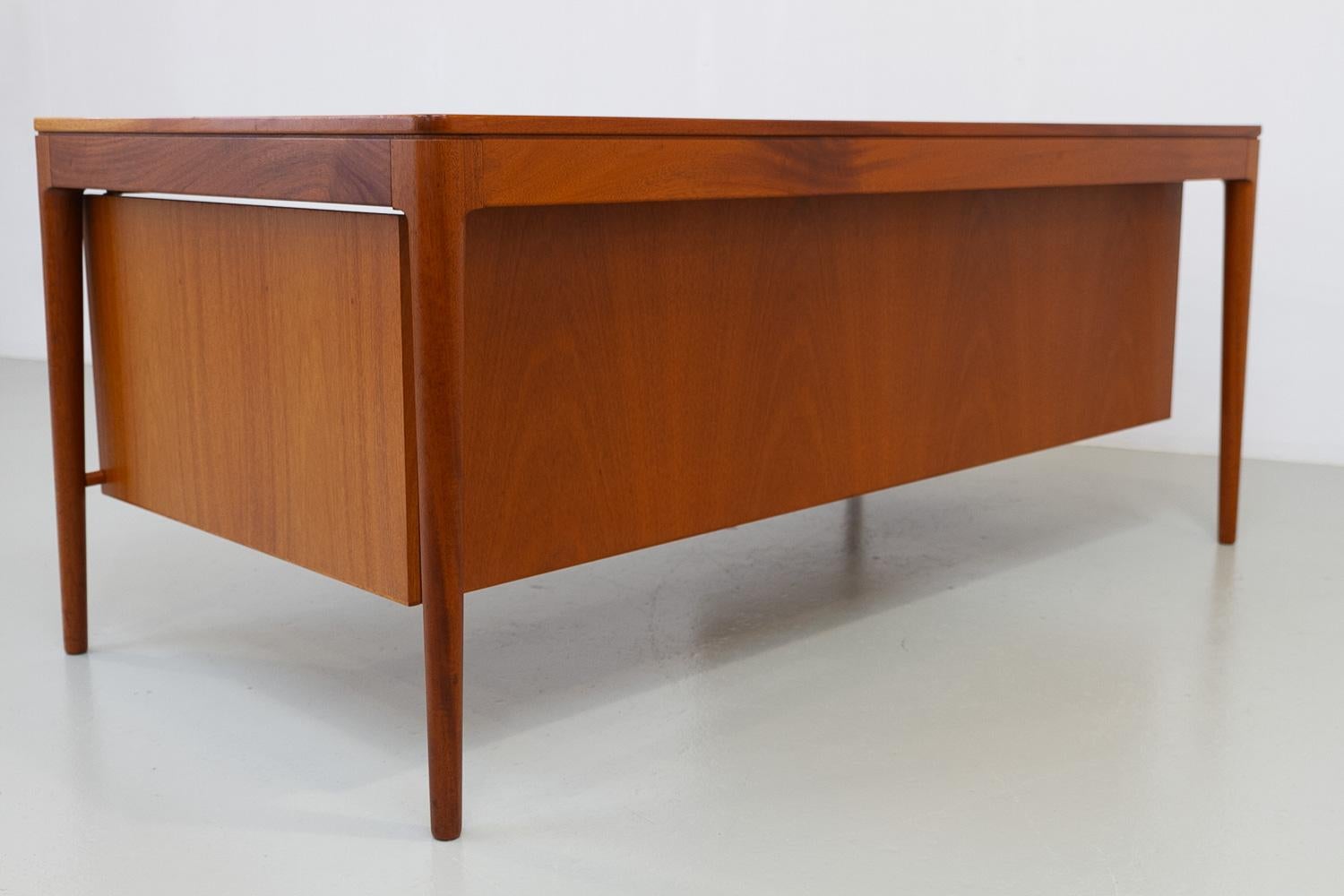 Grande scrivania in teak di metà secolo di Torbjørn Afdal per Bruksbo, 1960. in vendita 6