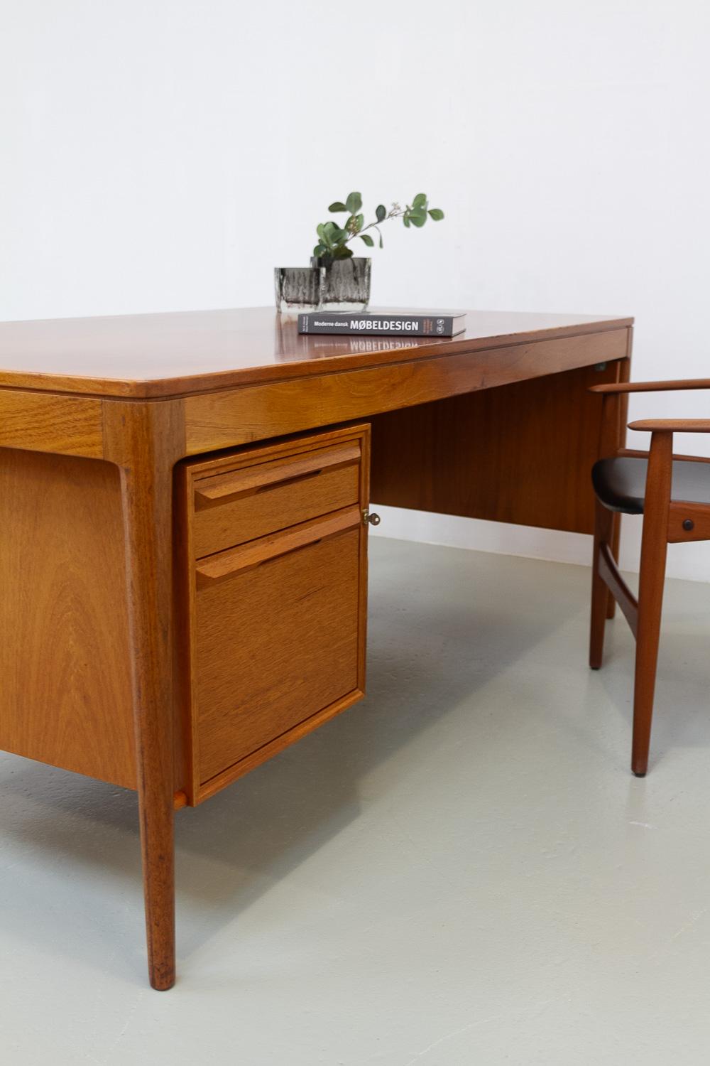 Grande scrivania in teak di metà secolo di Torbjørn Afdal per Bruksbo, 1960. in vendita 10