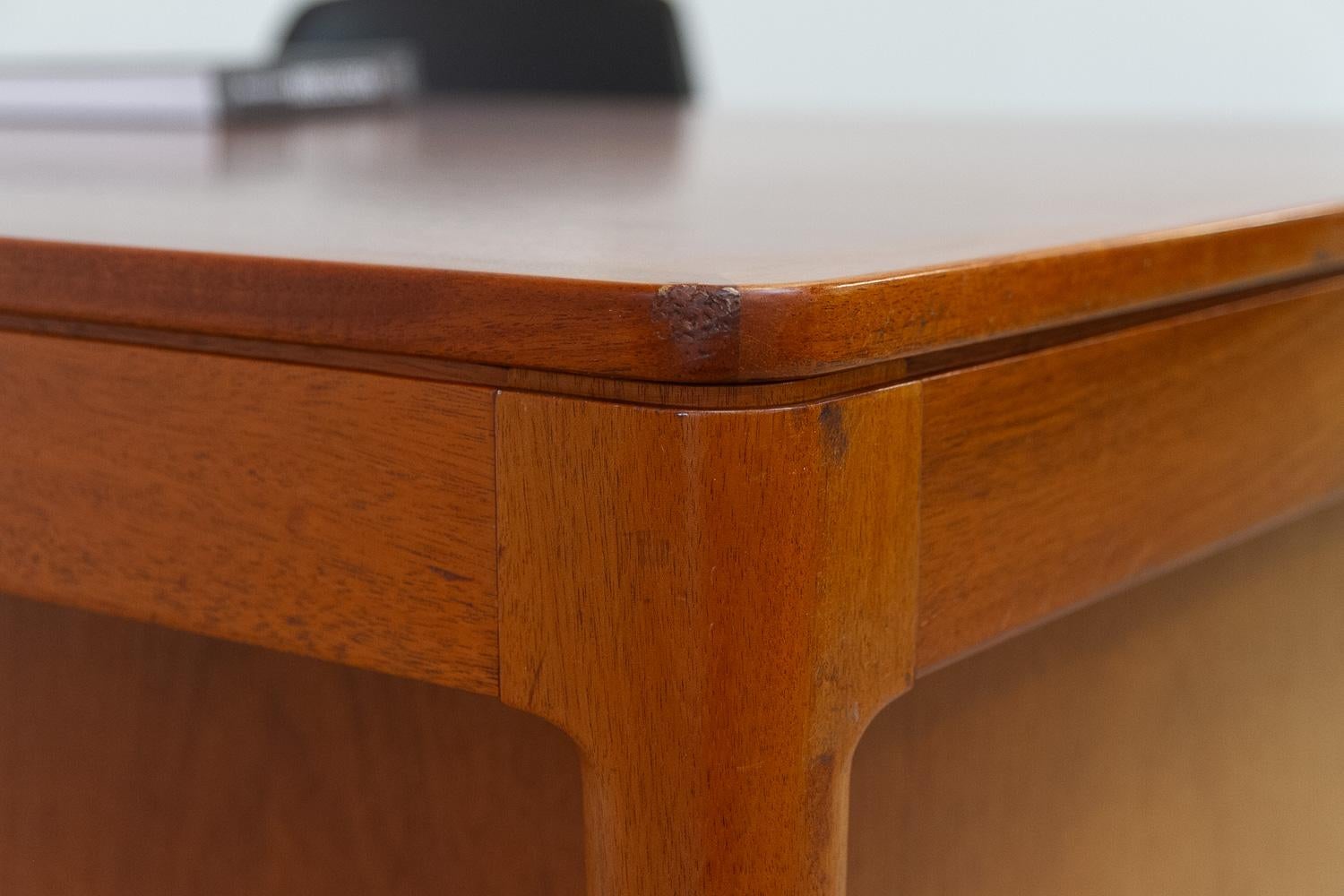 Grande scrivania in teak di metà secolo di Torbjørn Afdal per Bruksbo, 1960. in vendita 13