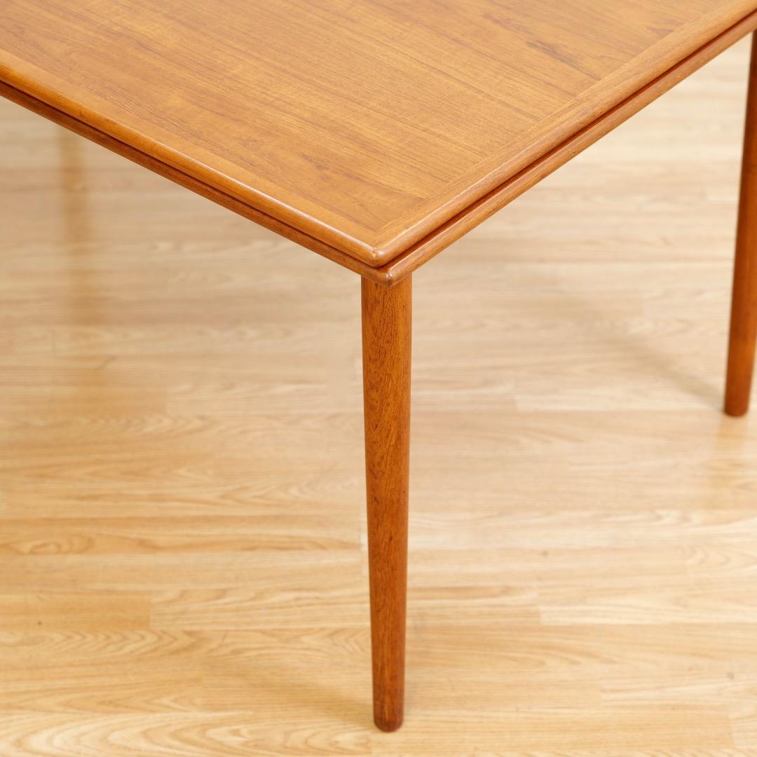 Large Mid Century Teak Extending Dining Table by Georg Petersens Møbelfabrik en vente 3
