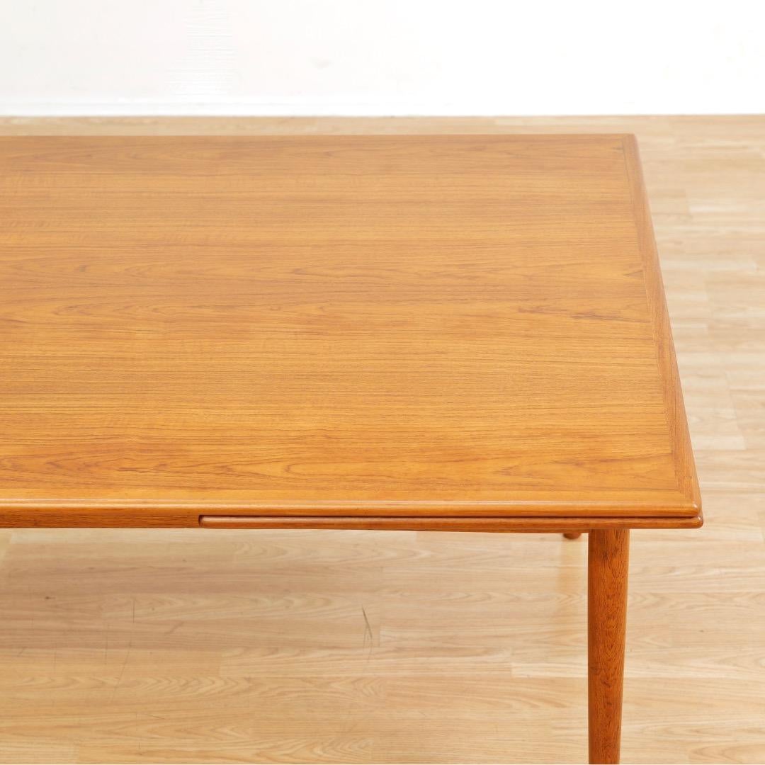 Large Mid Century Teak Extending Dining Table by Georg Petersens Møbelfabrik en vente 4