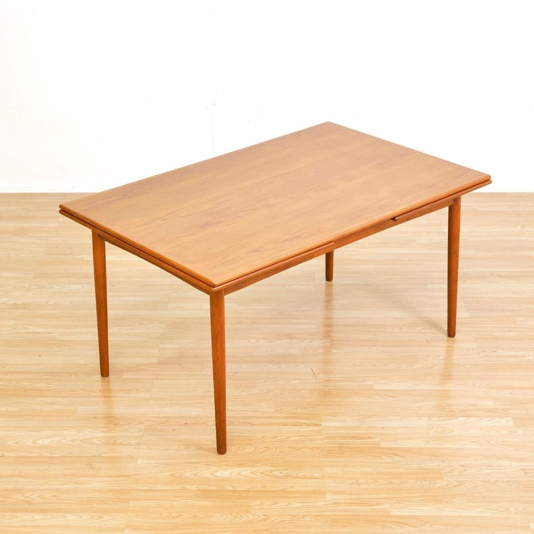 Mid-Century Modern Large Mid Century Teak Extending Dining Table by Georg Petersens Møbelfabrik en vente