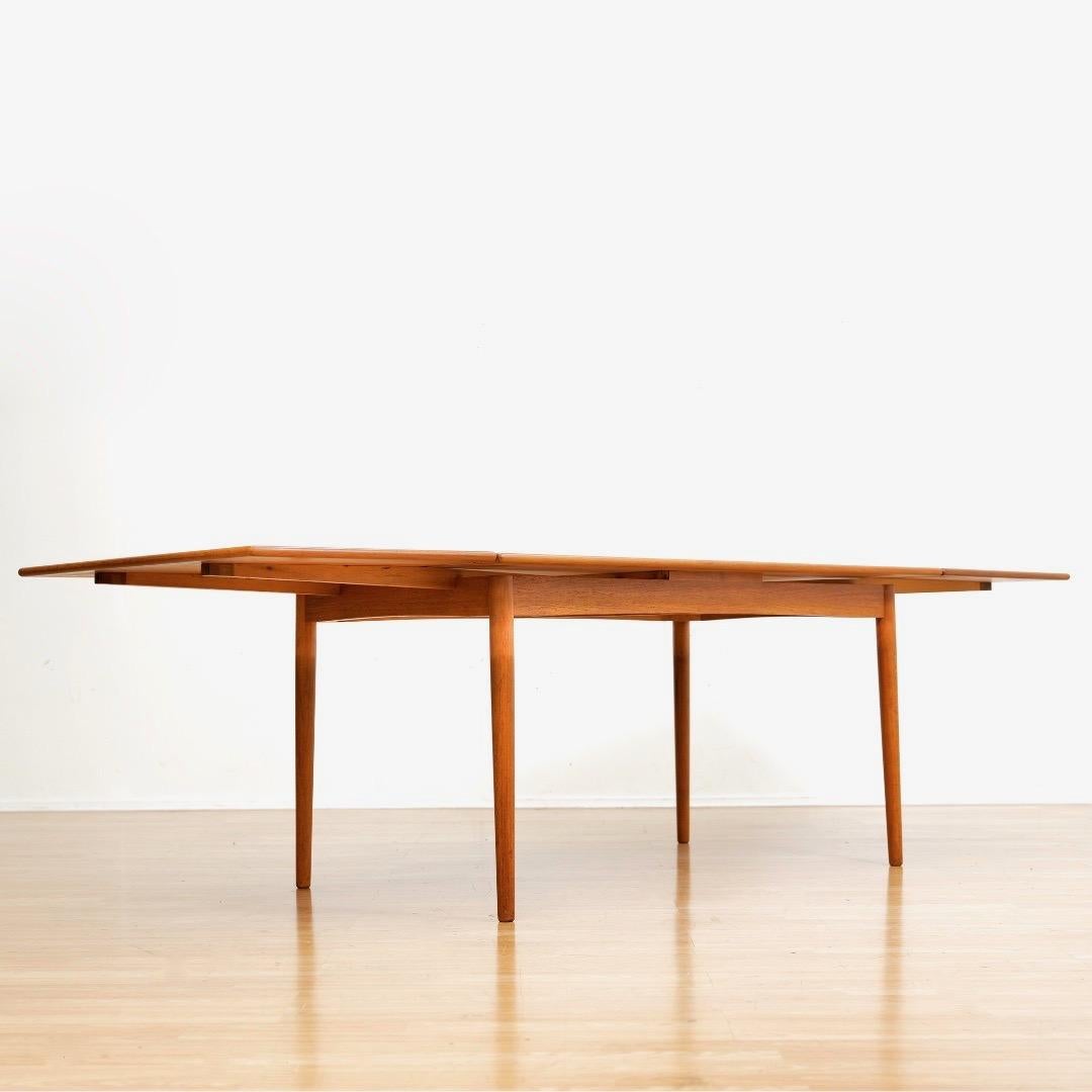 Large Mid Century Teak Extending Dining Table by Georg Petersens Møbelfabrik en vente 1