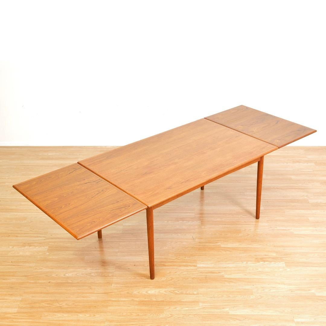 Large Mid Century Teak Extending Dining Table by Georg Petersens Møbelfabrik en vente 2