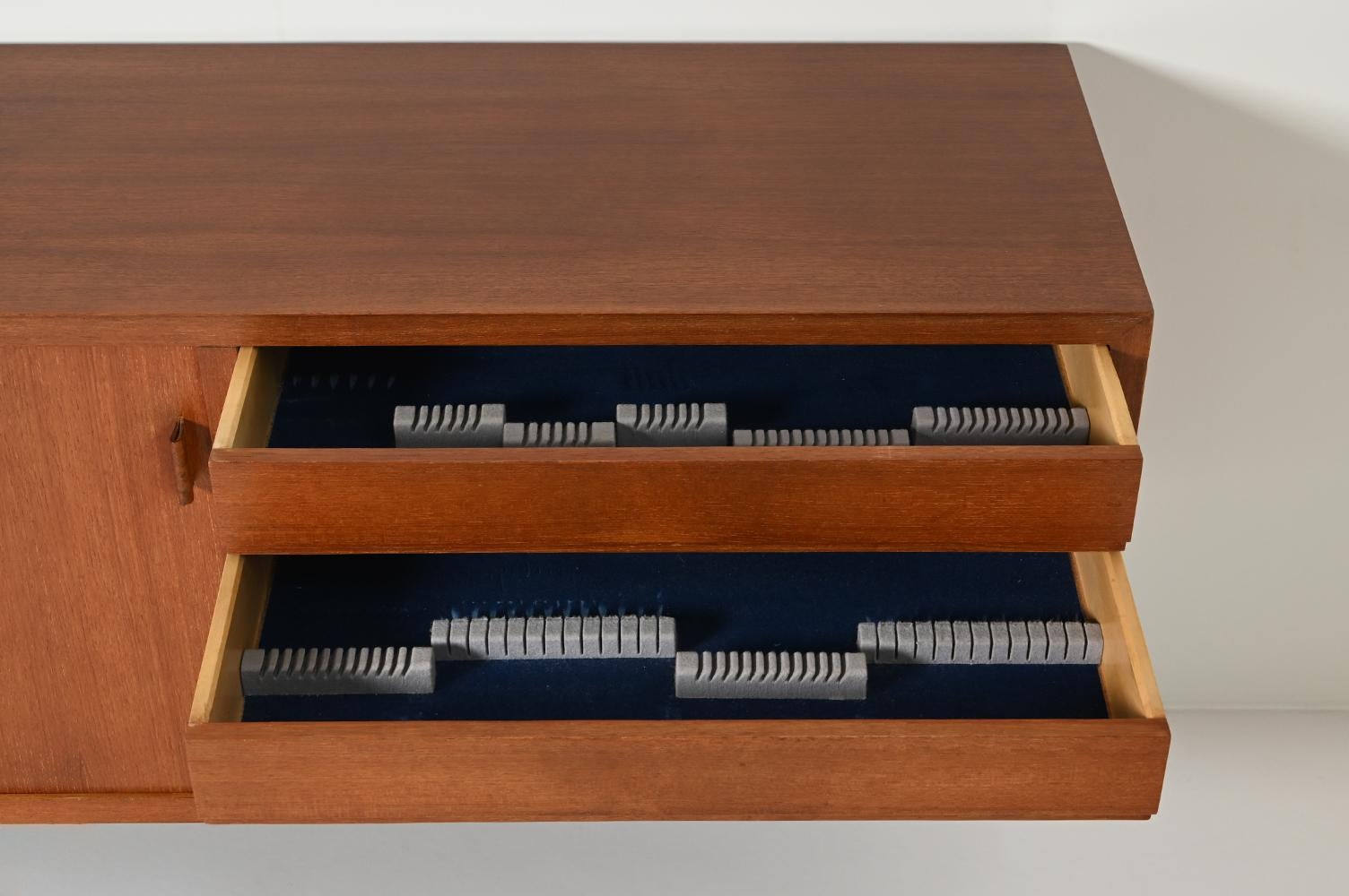 Grande credenza galleggiante in teak della metà del secolo scorso, Germania anni '60. in vendita 1