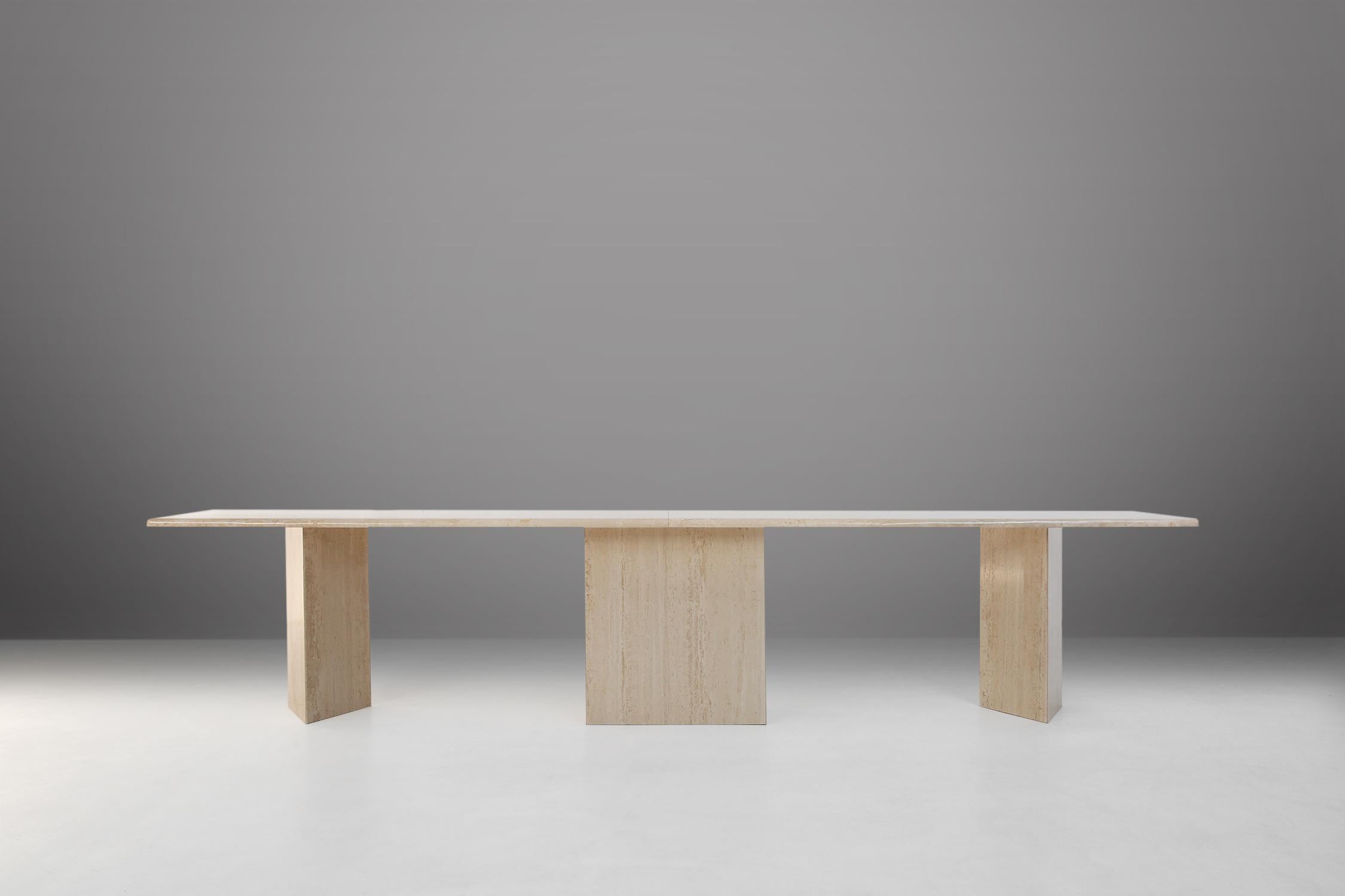 This table combines an elegant and timeless design with a durable and versatile material. The table consists of three supports: a triangle on the left and right and a rectangle in the middle. Two leaves rest against each other on these three