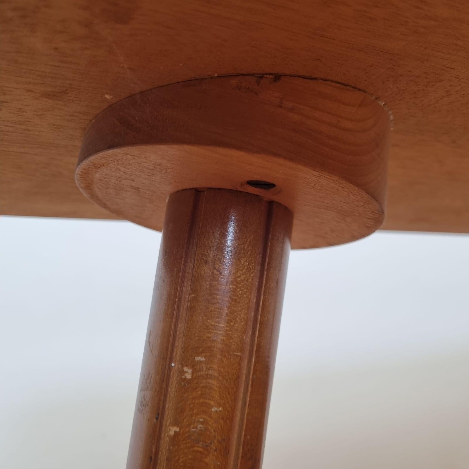 Großer Mid Century Tripod Couchtisch oder Beistelltisch von FRC Mobel, Österreich 70er Jahre im Angebot 4
