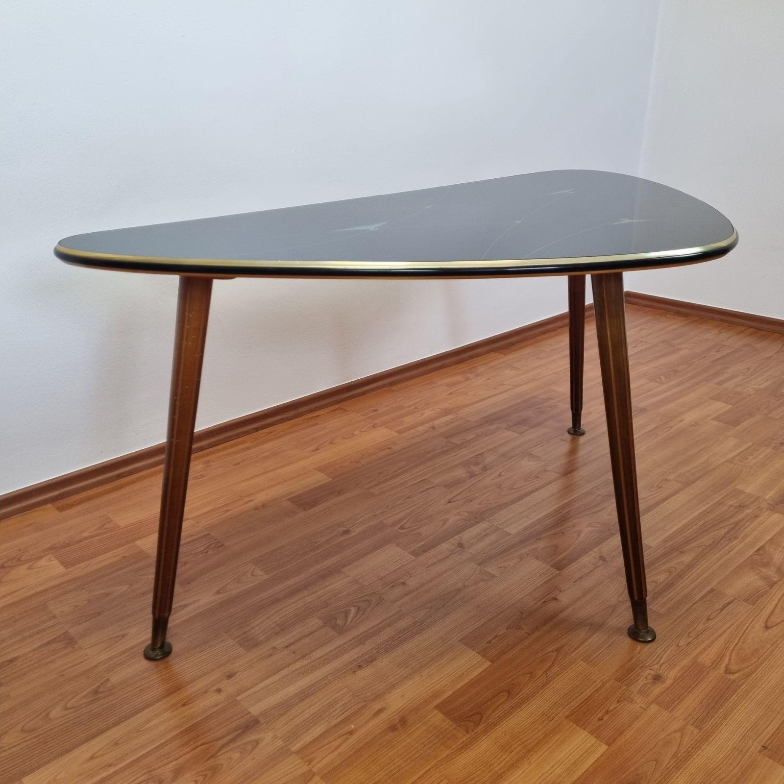 Großer Mid Century Tripod Couchtisch oder Beistelltisch von FRC Mobel, Österreich 70er Jahre (Österreichisch) im Angebot