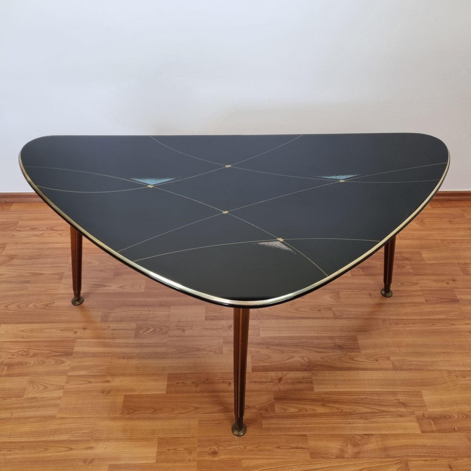 Großer Mid Century Tripod Couchtisch oder Beistelltisch von FRC Mobel, Österreich 70er Jahre im Zustand „Gut“ im Angebot in Lucija, SI