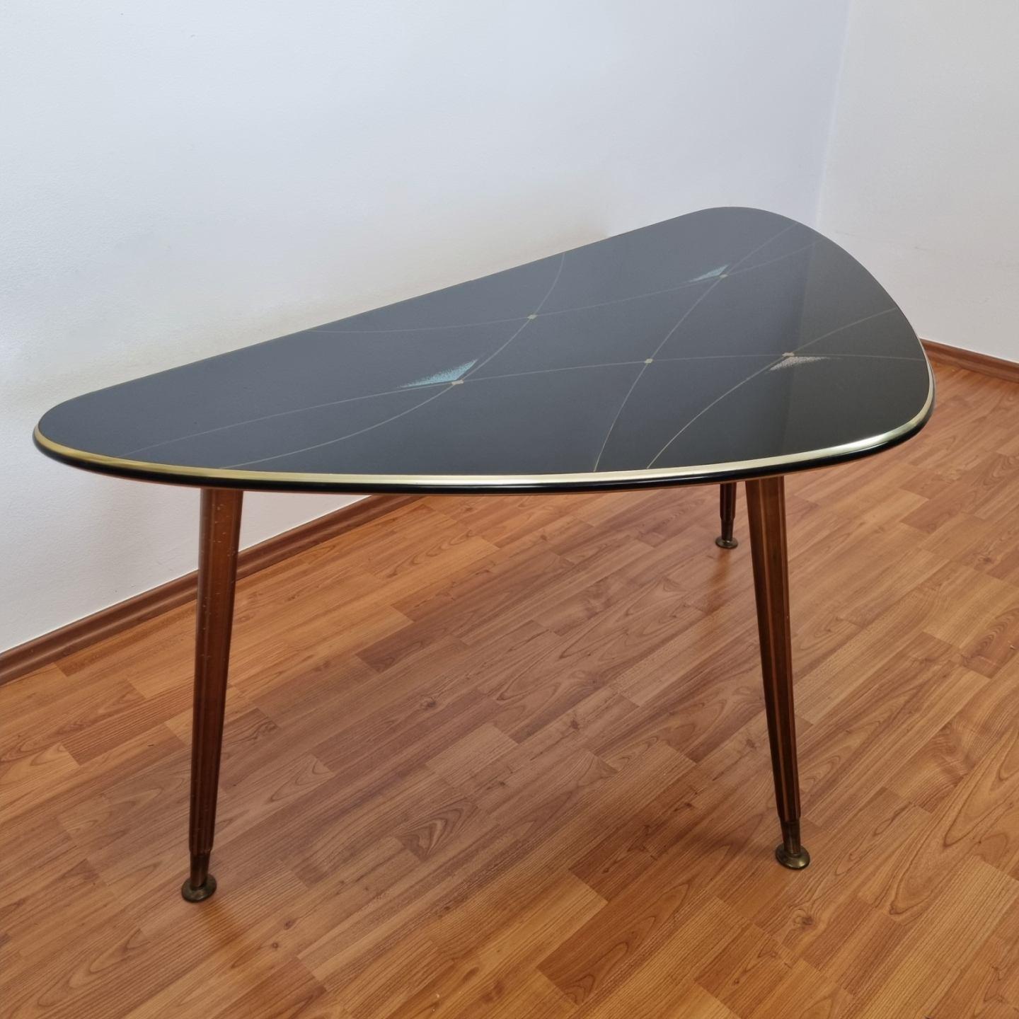 Großer Mid Century Tripod Couchtisch oder Beistelltisch von FRC Mobel, Österreich 70er Jahre (Mitte des 20. Jahrhunderts) im Angebot