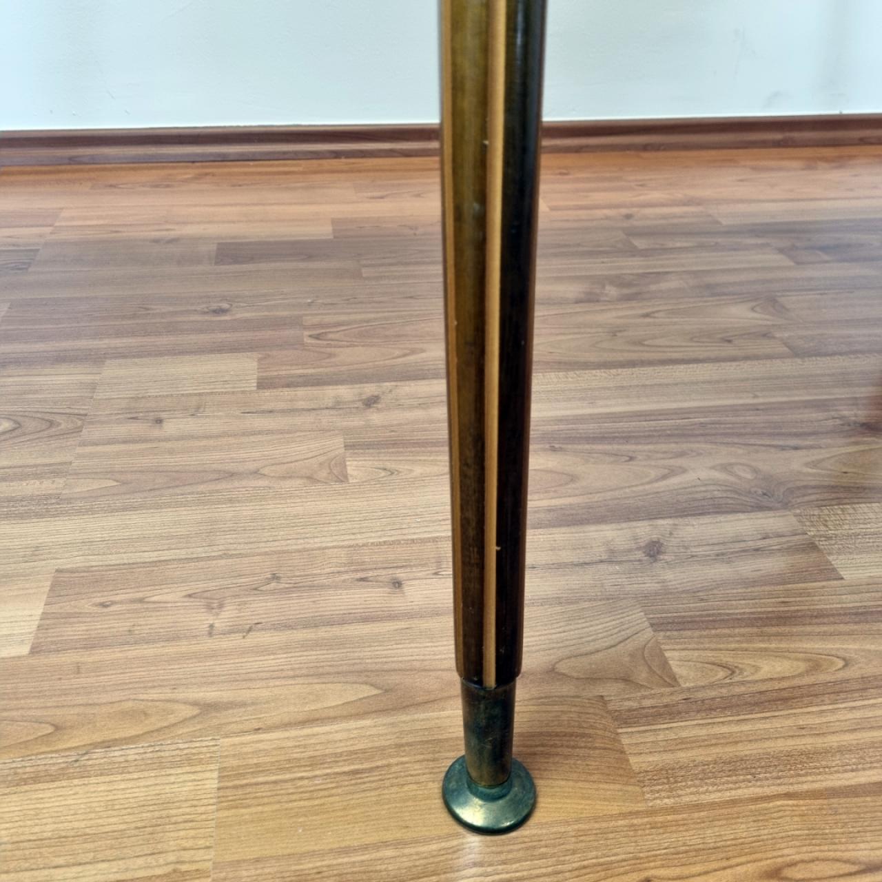 Großer Mid Century Tripod Couchtisch oder Beistelltisch von FRC Mobel, Österreich 70er Jahre im Angebot 1