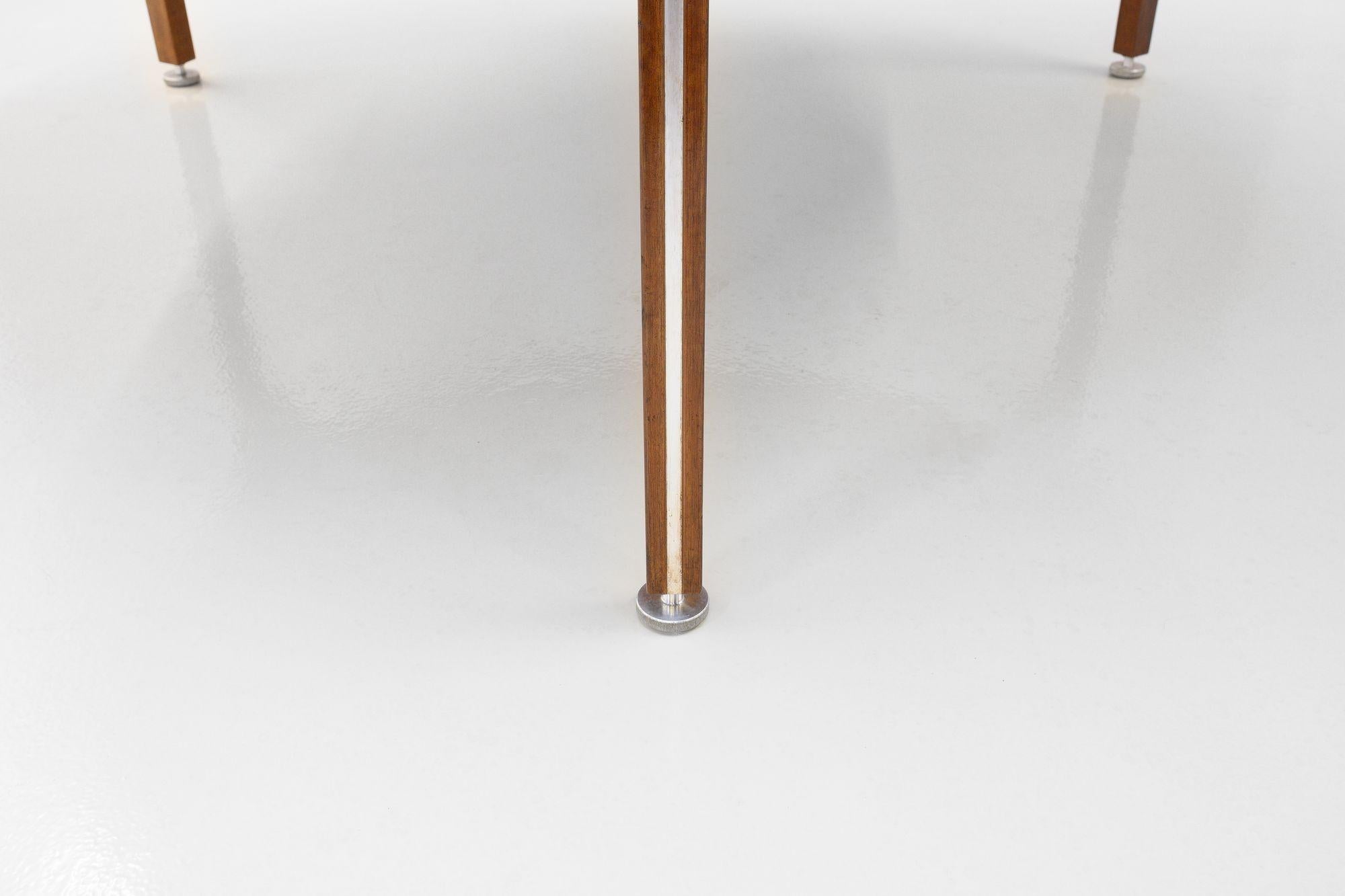 Grande table de salle à manger tripode du milieu du siècle dernier en vente 1