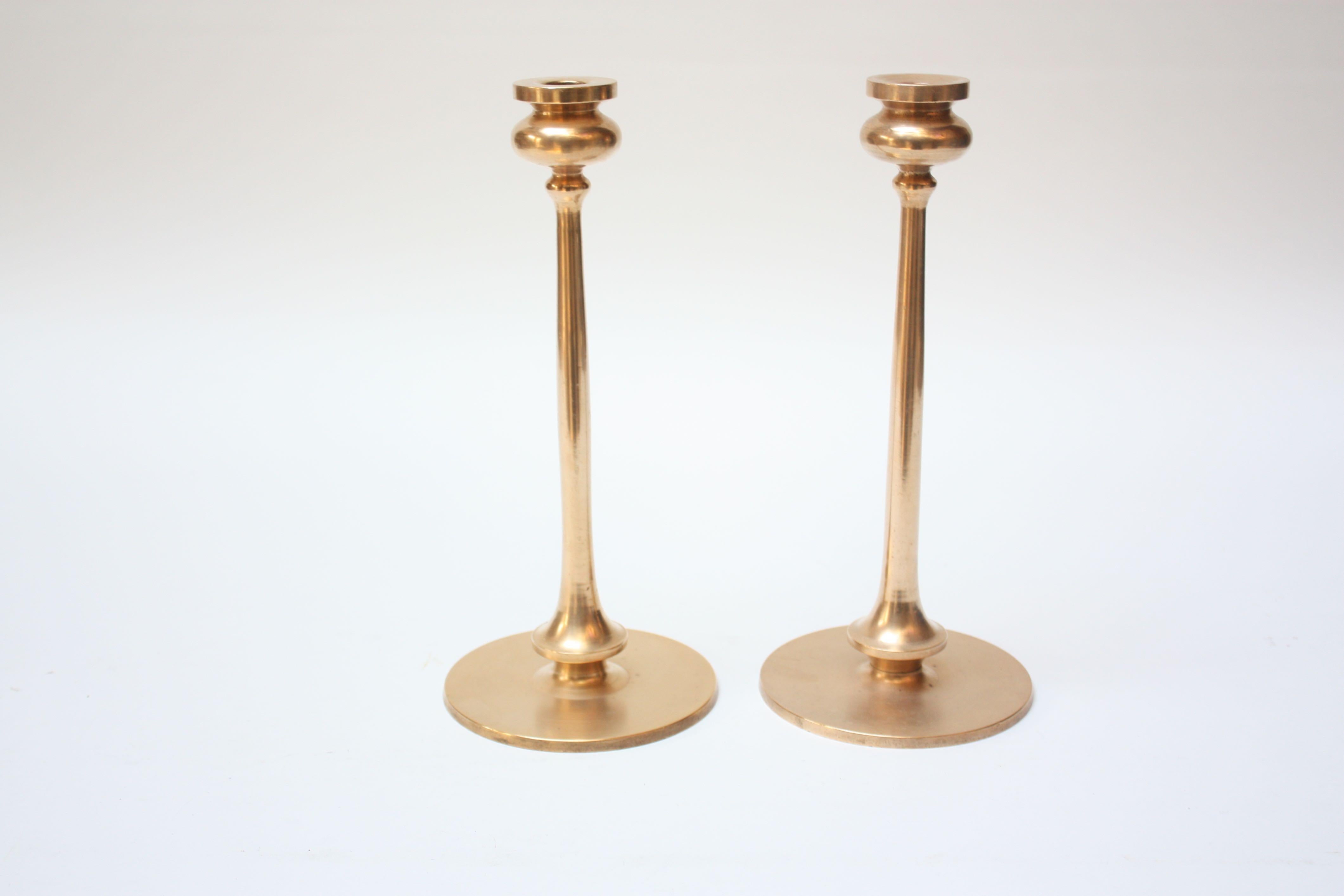 Stunning midcentury turned copper candlesticks composed of shaped bobeches over slender stems on circular bases. Styled after Robert Jarvie, but unsigned.
Excellent, vintage condition with only minor wear consistent with age and history.