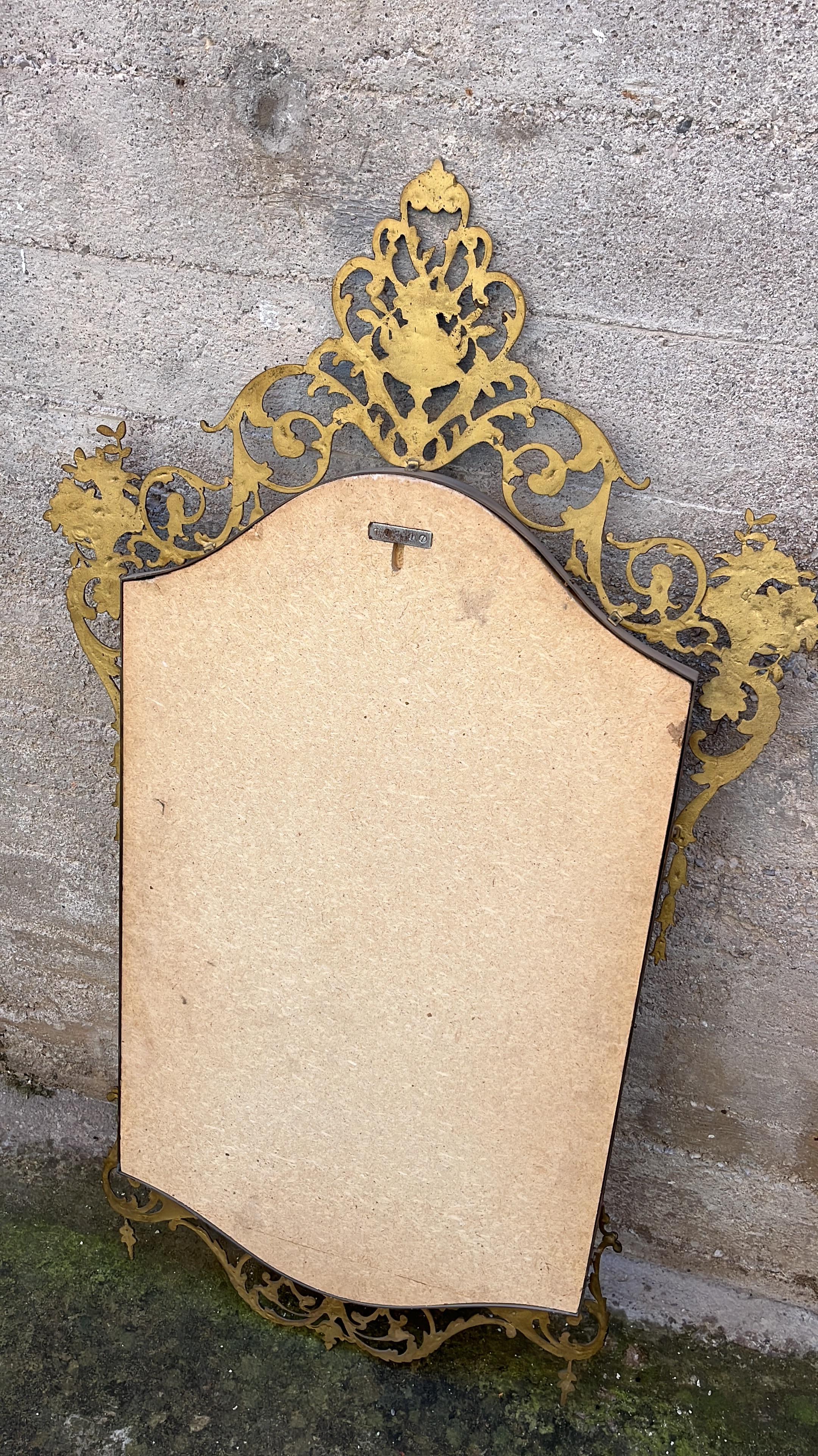 Grande specchio da parete in ottone veneziano della metà del secolo scorso, anni '50 in vendita 2