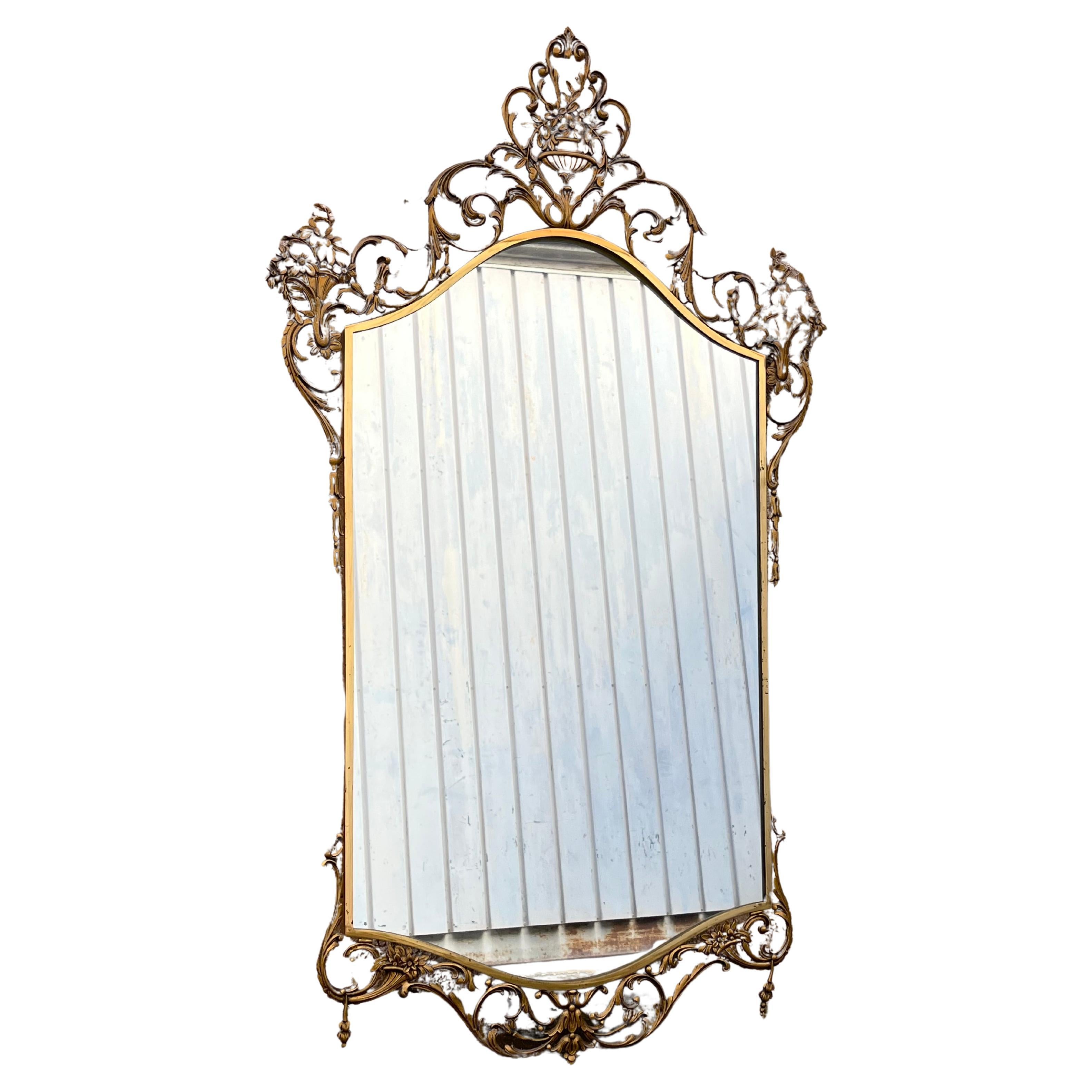 Metà XX secolo Grande specchio da parete in ottone veneziano della metà del secolo scorso, anni '50 in vendita