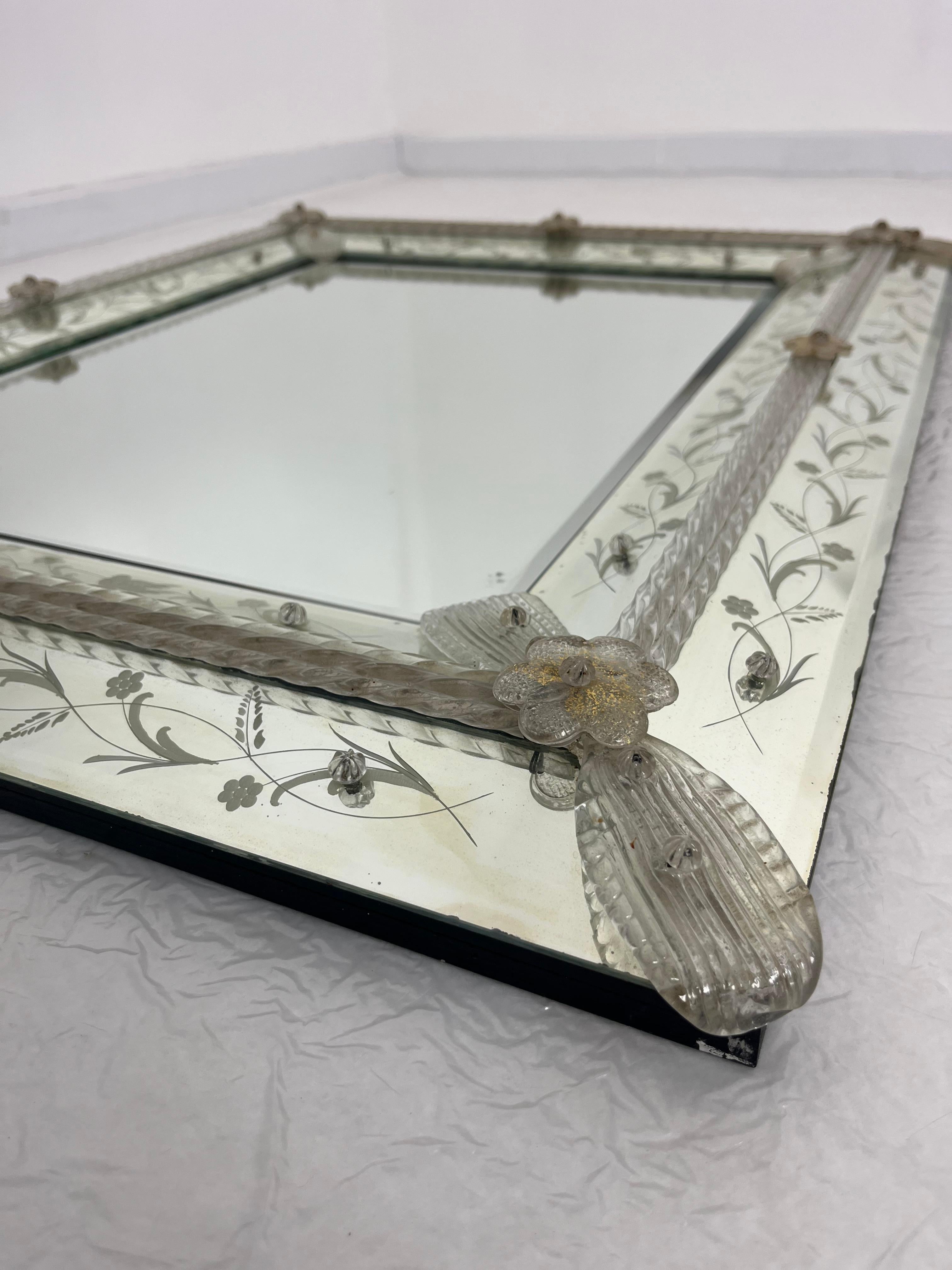 Miroir Grand miroir vénitien de Murano du milieu du siècle dernier attribué à Ercole Barovier en vente