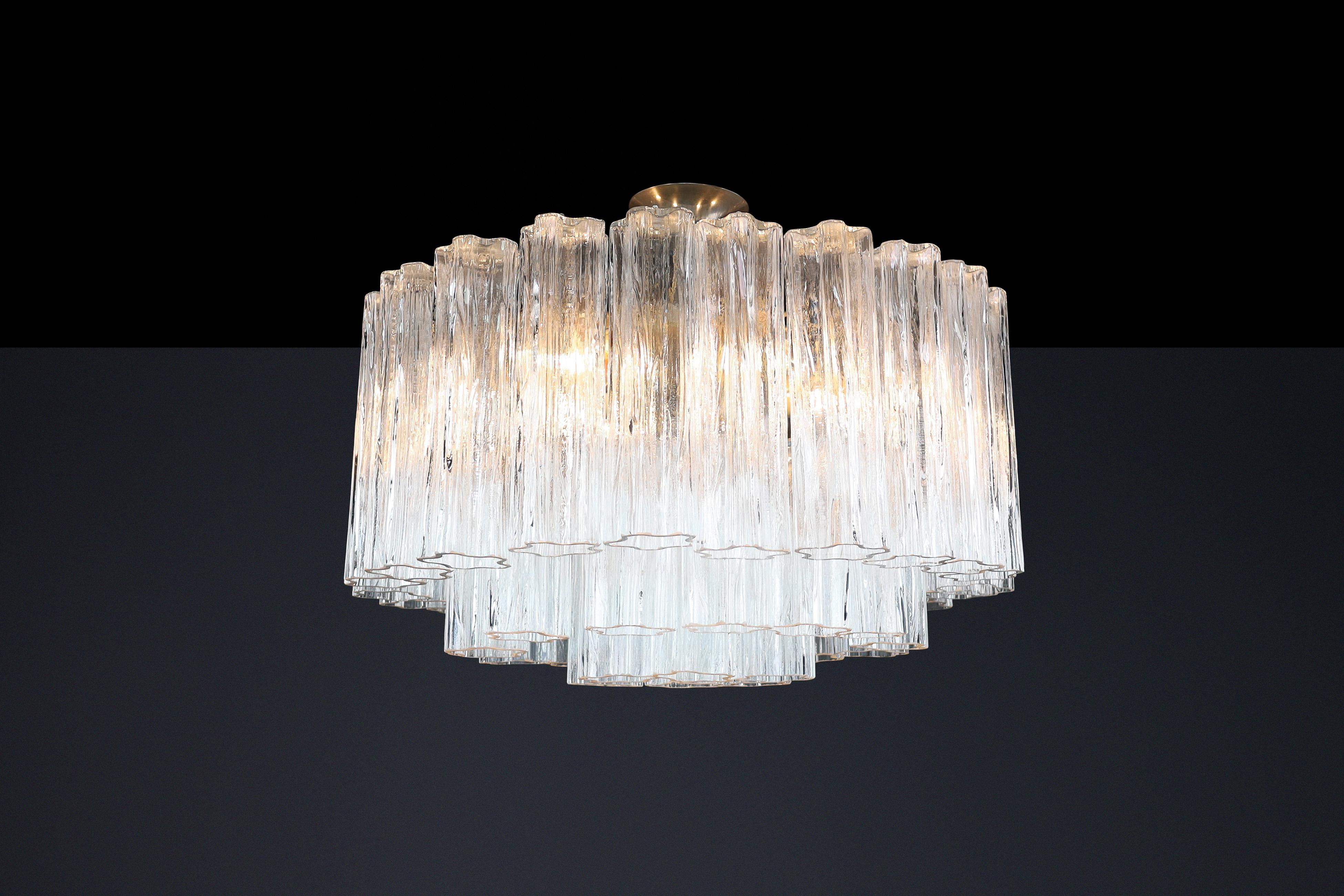 20th Century Large Mid-Century Venini Chandelier featuring Murano ice glass, Italy, 1960s. For Sale