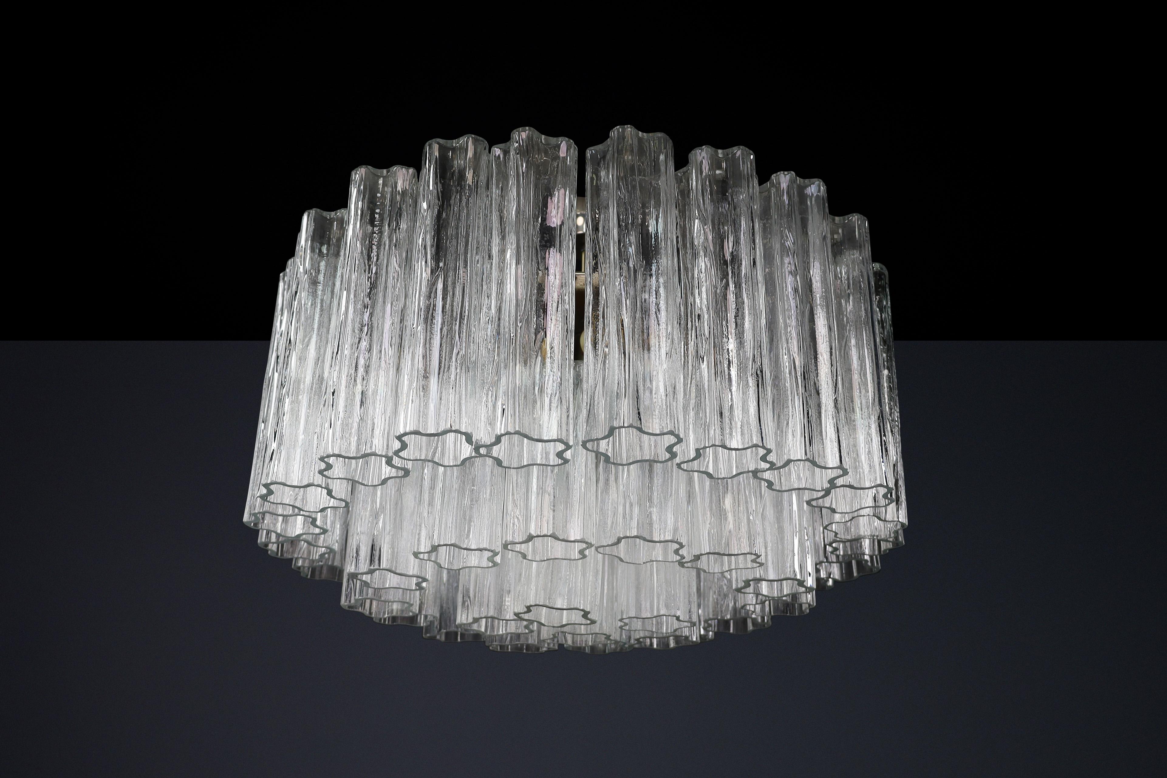 Metal Large Mid-Century Venini Chandelier featuring Murano ice glass, Italy, 1960s. For Sale