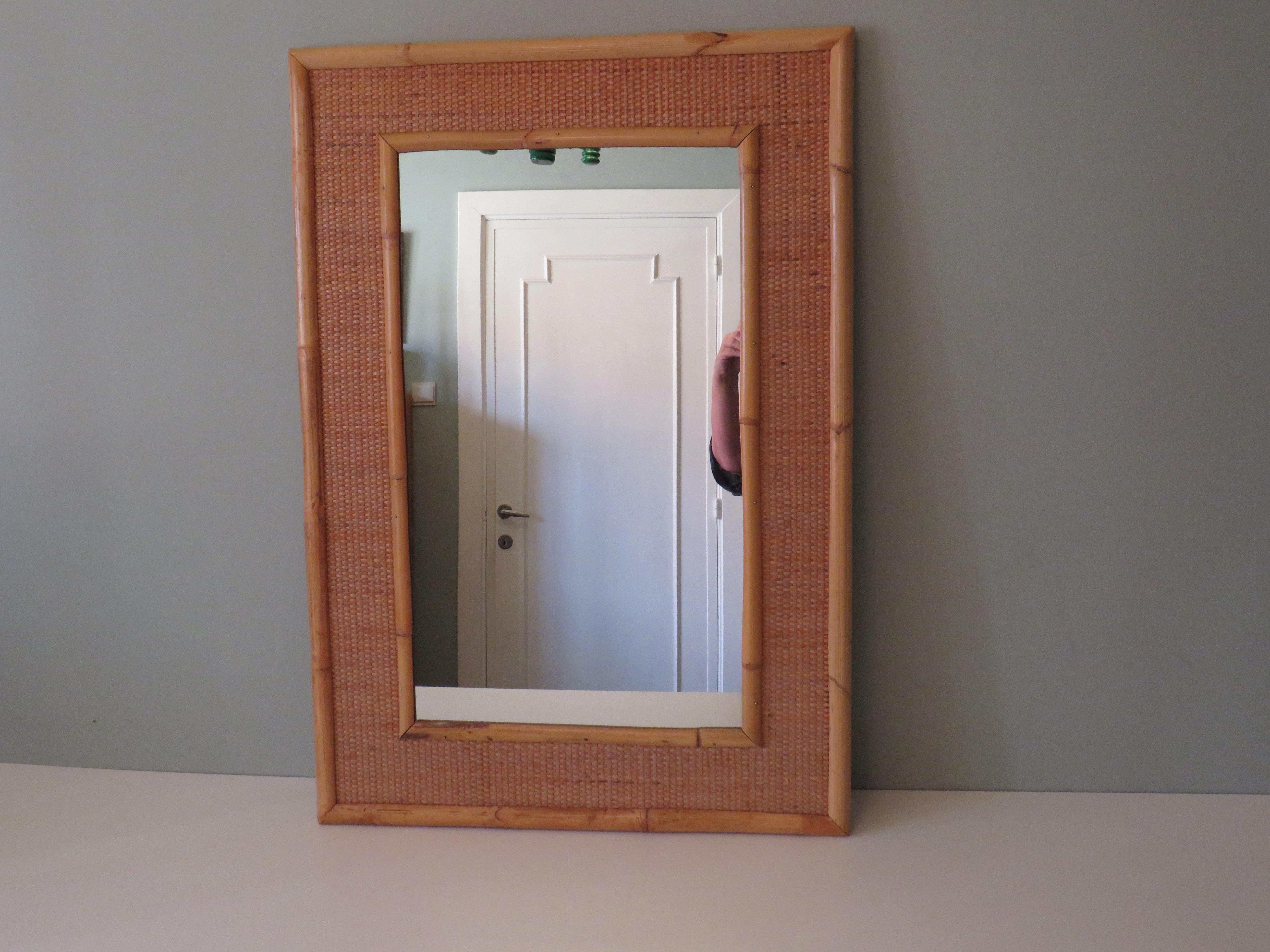 Very stylish, heavy and high-quality mirror in a bamboo and woven rattan frame.
The mirror can be hung horizontally or vertically, see photos of the back.
The mirror is in excellent condition.
And will be packed with the necessary care and