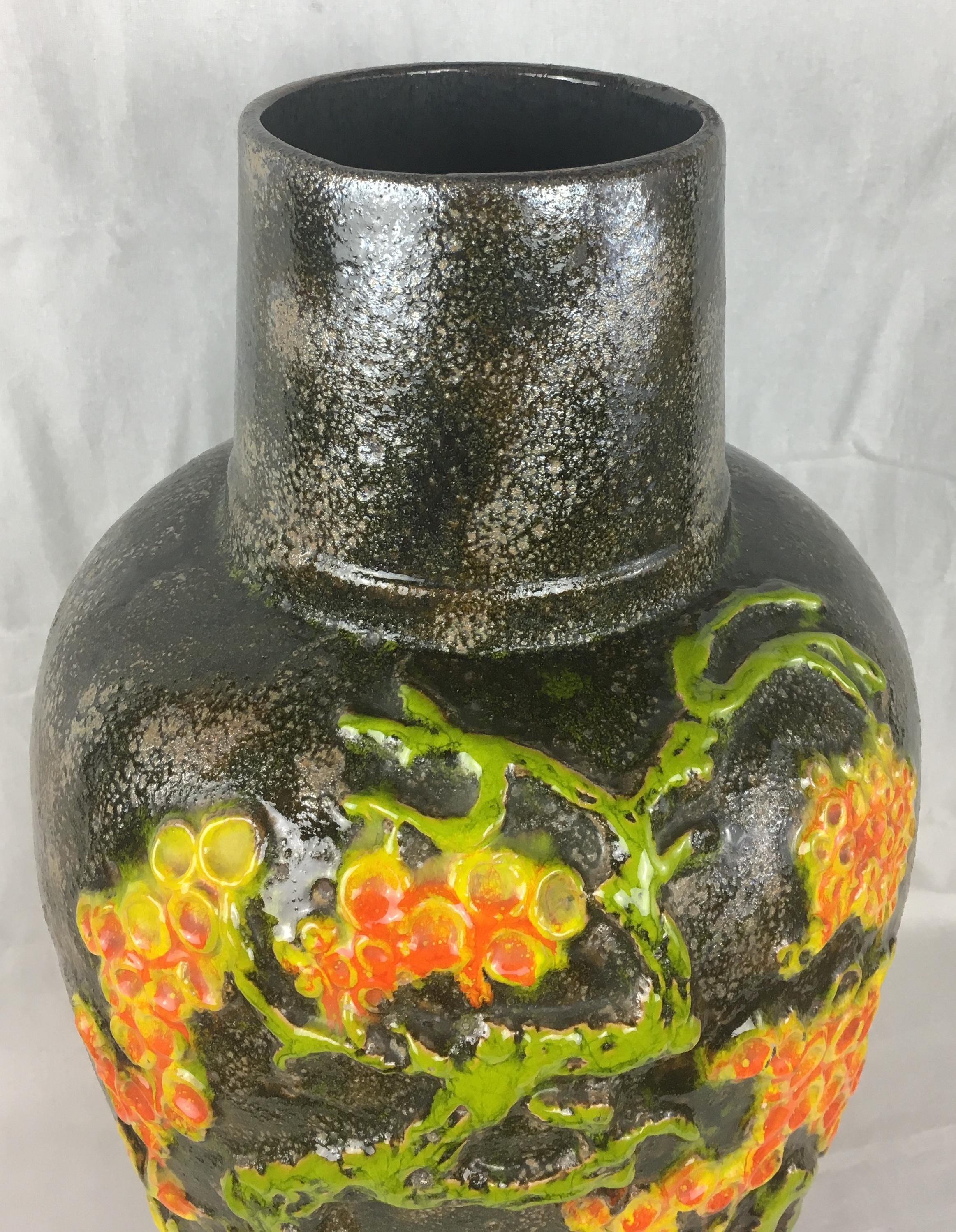 Large Midcentury West Germany Ceramic Floor Vase or Centerpiece  In Good Condition For Sale In Miami, FL