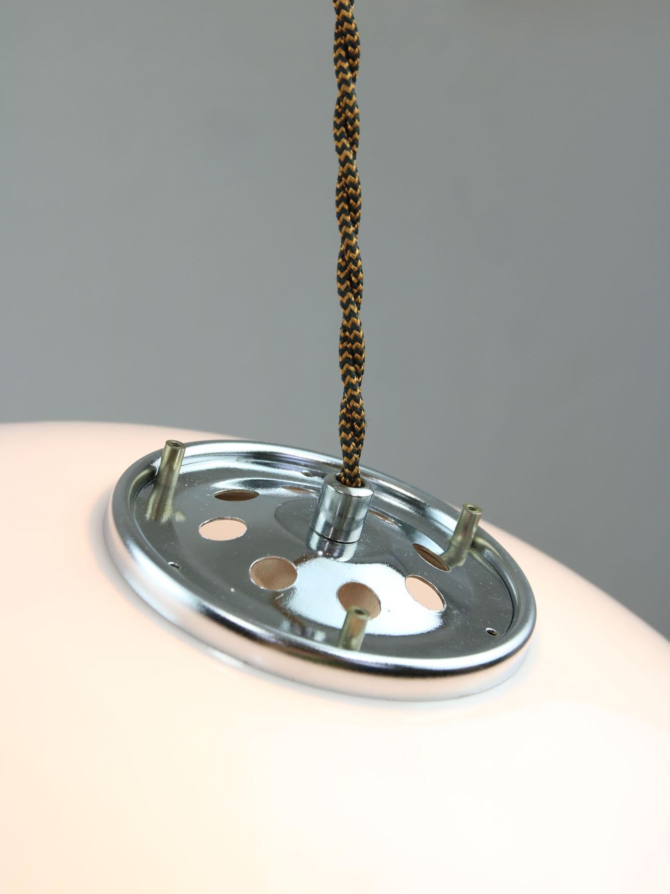Milieu du XXe siècle Grande lampe à suspension blanche du milieu du siècle dernier de Guzzini, 1970 en vente