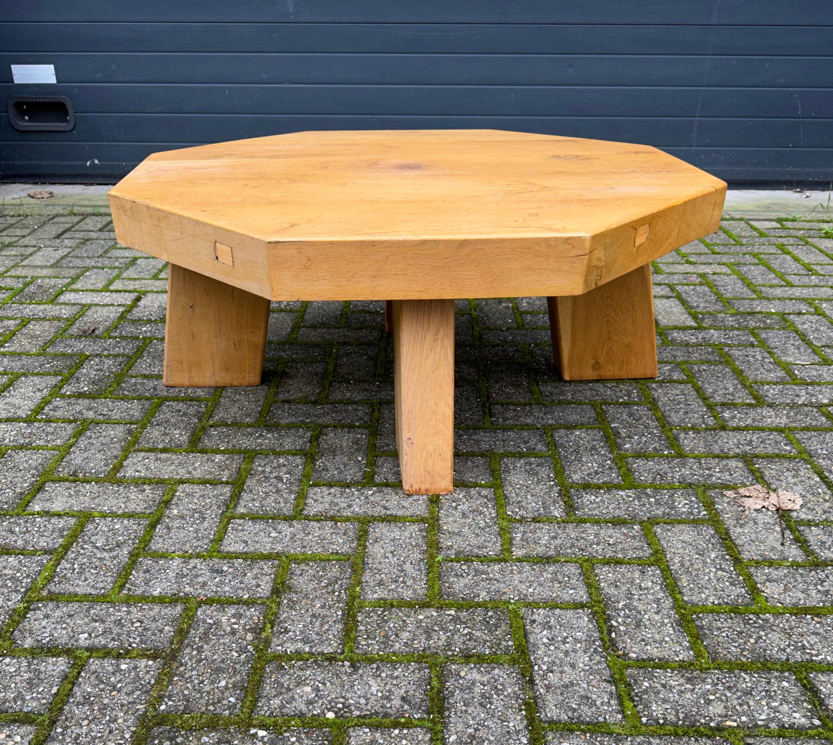Brutalisme Grande table basse / canapé de style Midcentury, 1960-1970, en chêne massif massif, de taille mammouth en vente