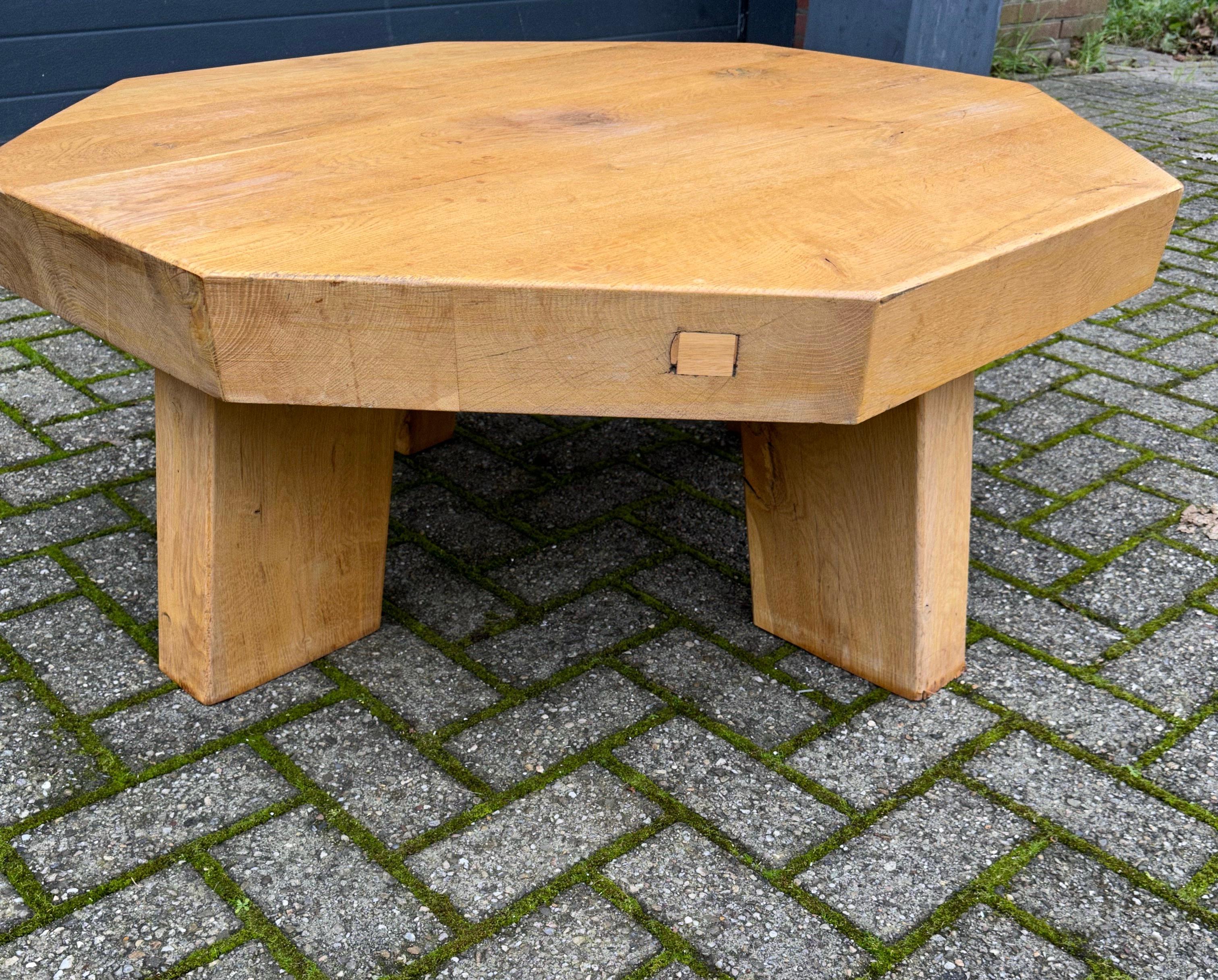 Européen Grande table basse / canapé de style Midcentury, 1960-1970, en chêne massif massif, de taille mammouth en vente