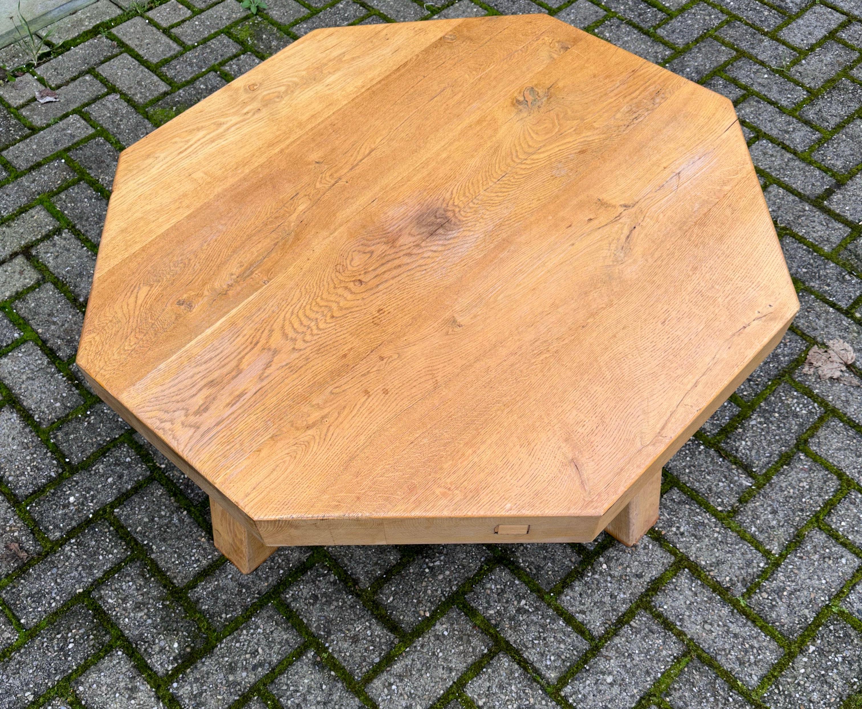 Fait main Grande table basse / canapé de style Midcentury, 1960-1970, en chêne massif massif, de taille mammouth en vente