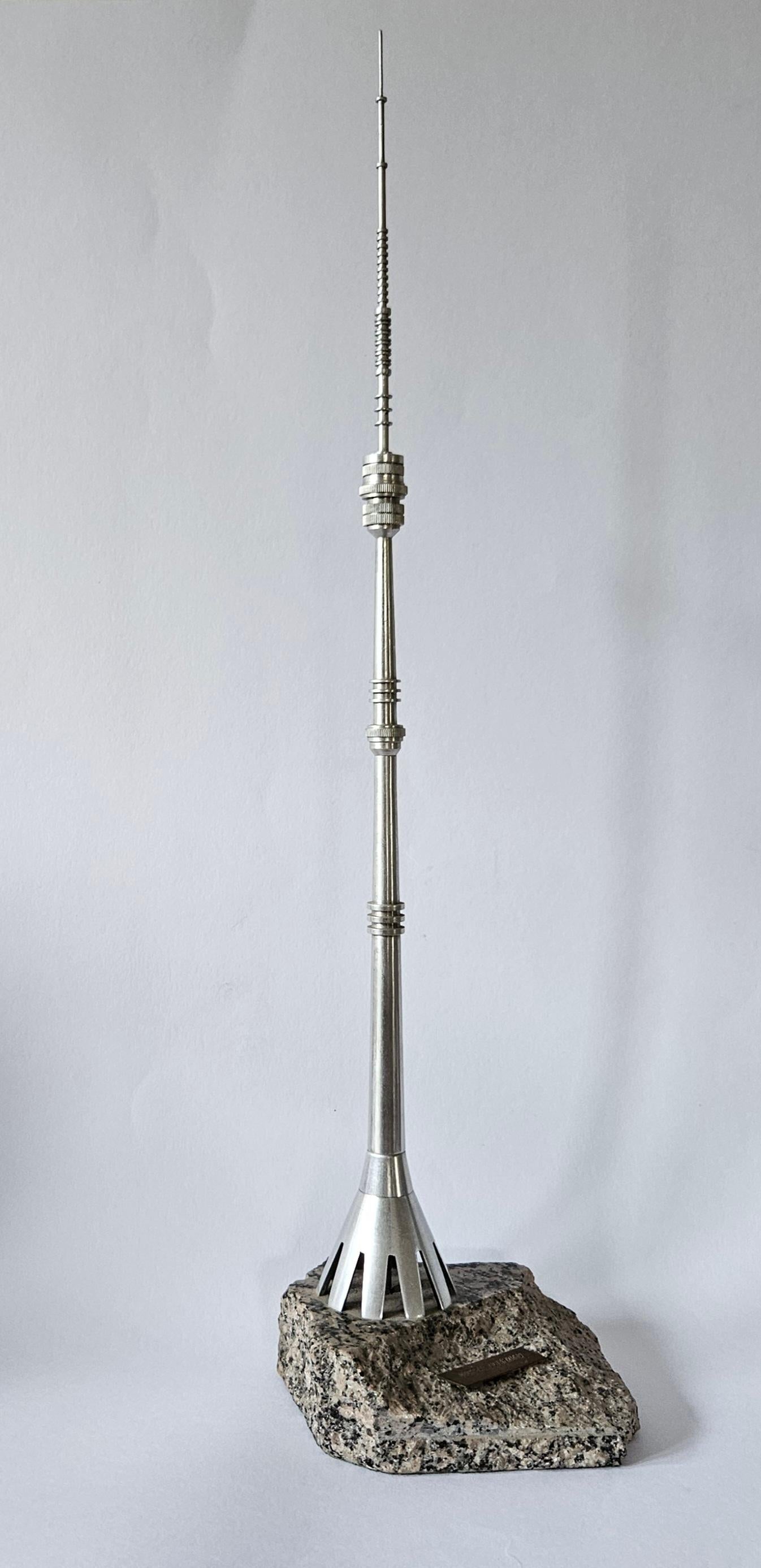 Grande tour de télévision Ostankino en aluminium du milieu du siècle, Moscou, 1970 en vente 3