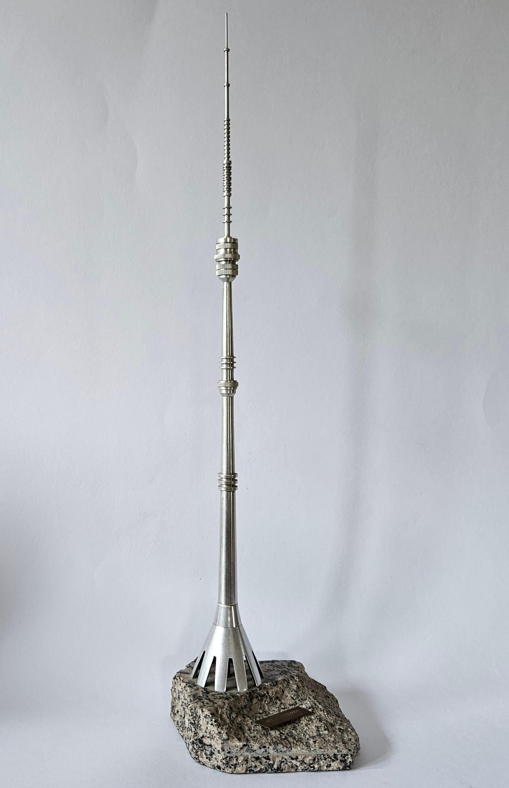 Grande tour de télévision Ostankino en aluminium du milieu du siècle, Moscou, 1970 en vente 4
