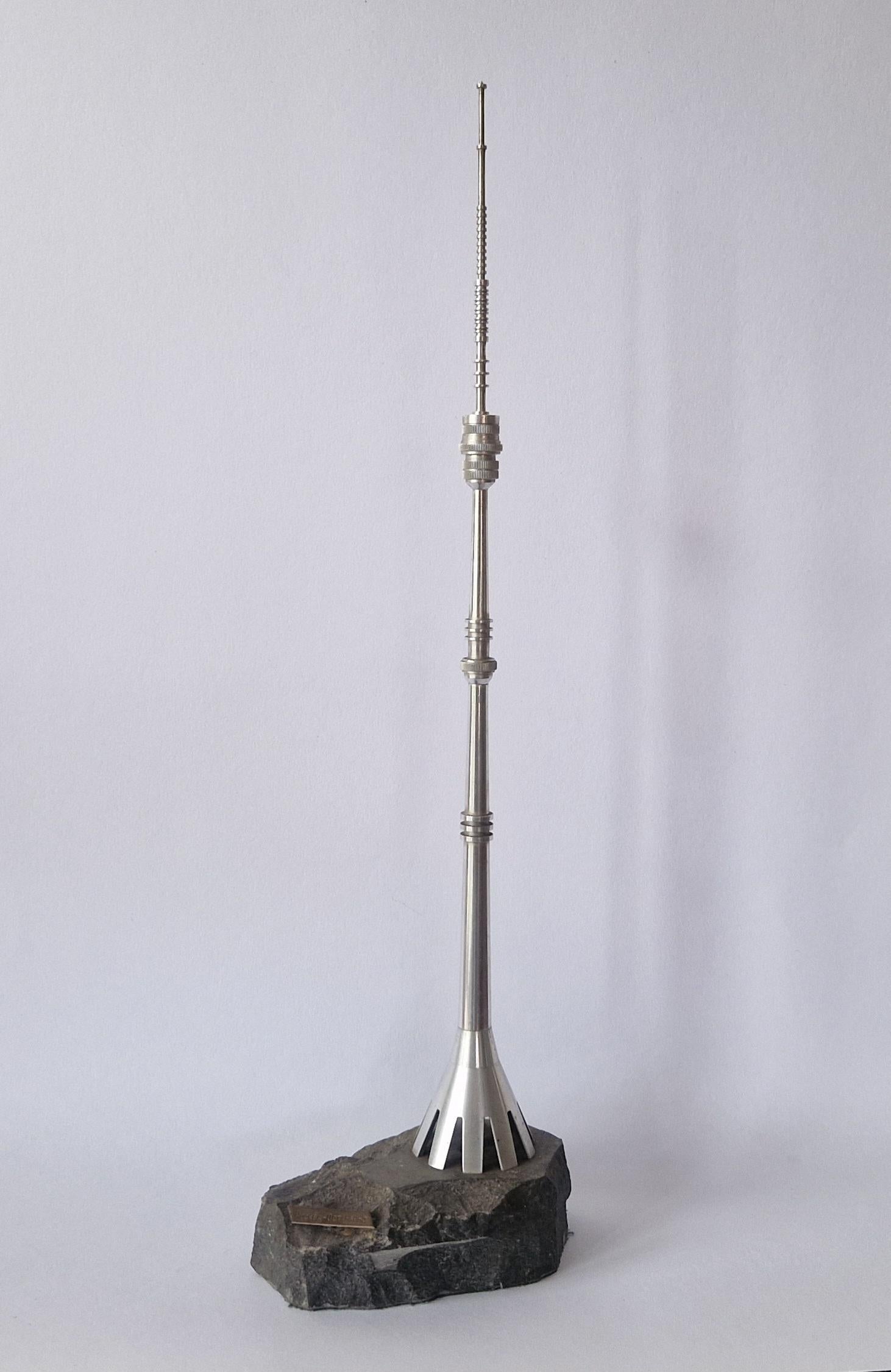 Großer Ostankino-Tisch aus Aluminium aus der Mitte des Jahrhunderts, Moskau, 1970er Jahre im Zustand „Hervorragend“ im Angebot in Praha, CZ
